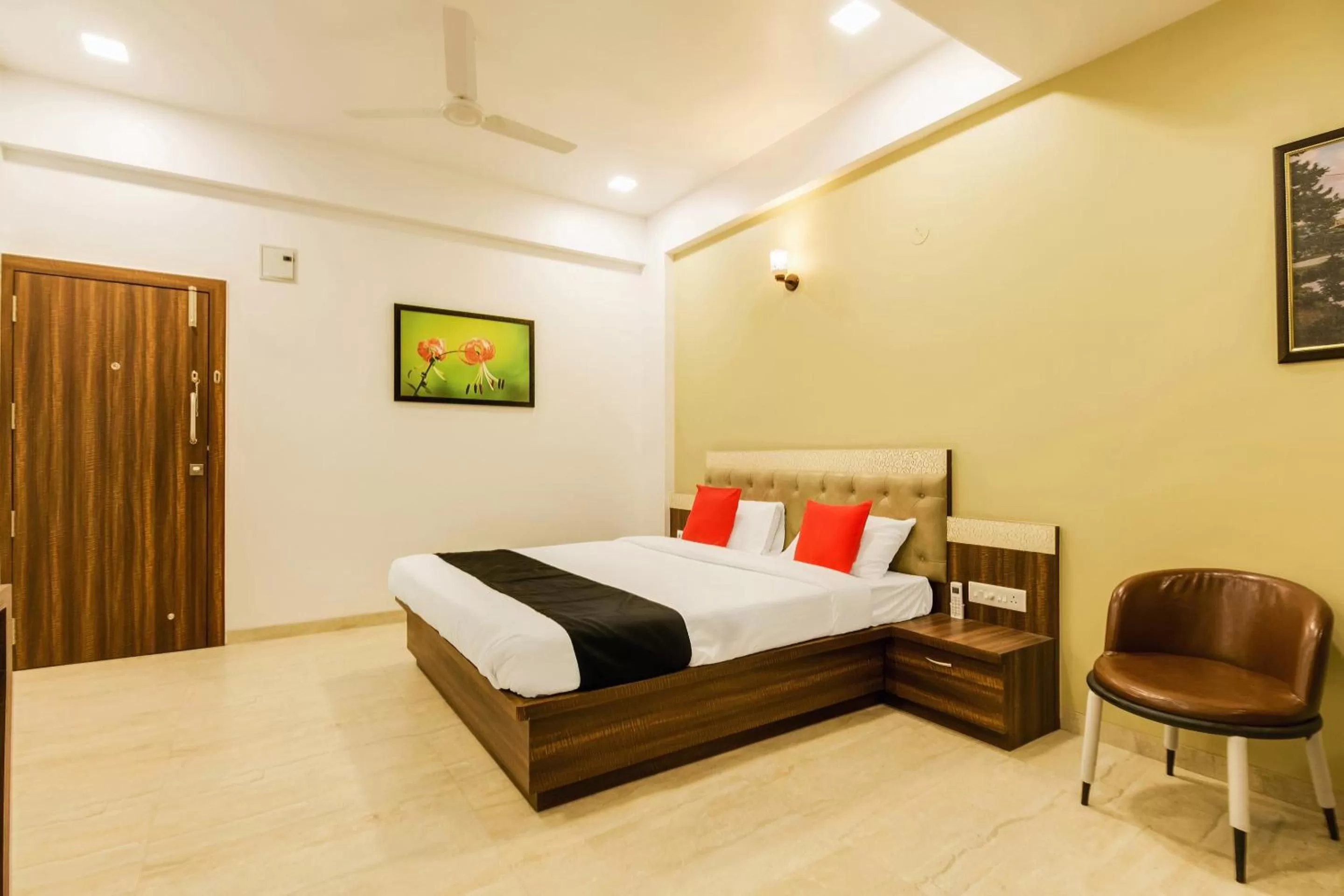 Bedroom, Bed in Hotel Om Inn - Talegaon Dabhade