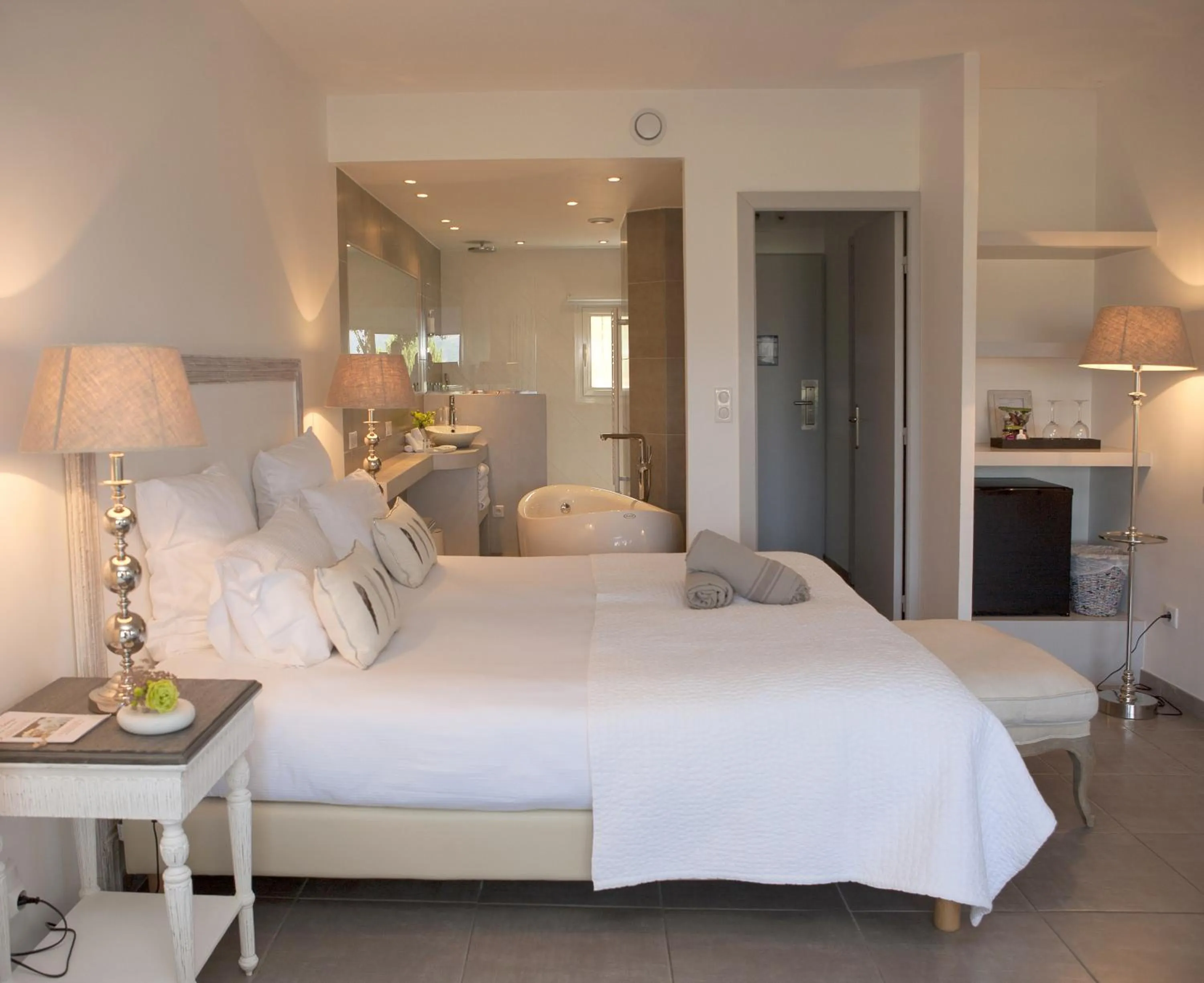 Photo of the whole room, Bed in Hôtel Font Mourier