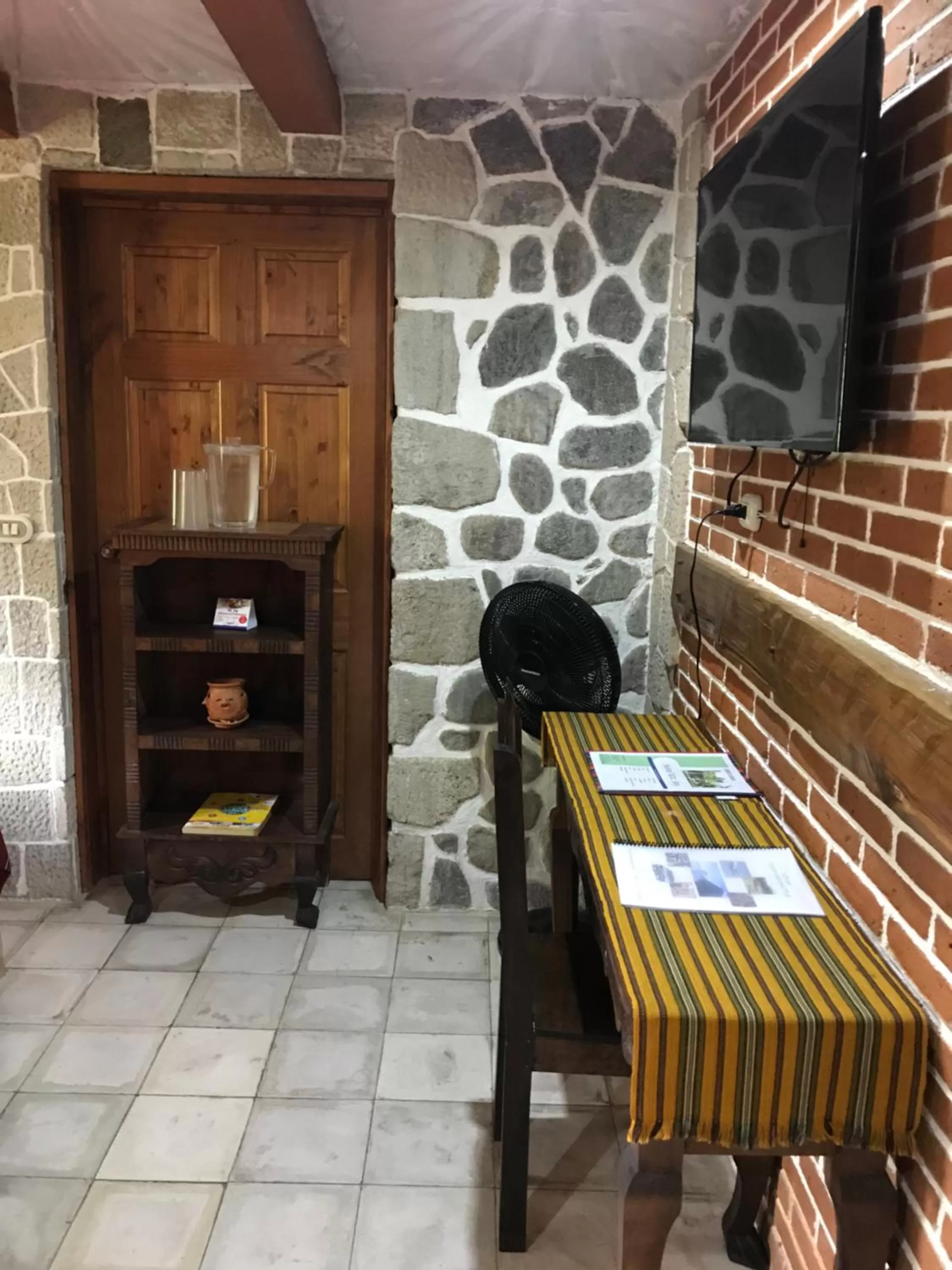 Seating area in Hotel Utz Jay