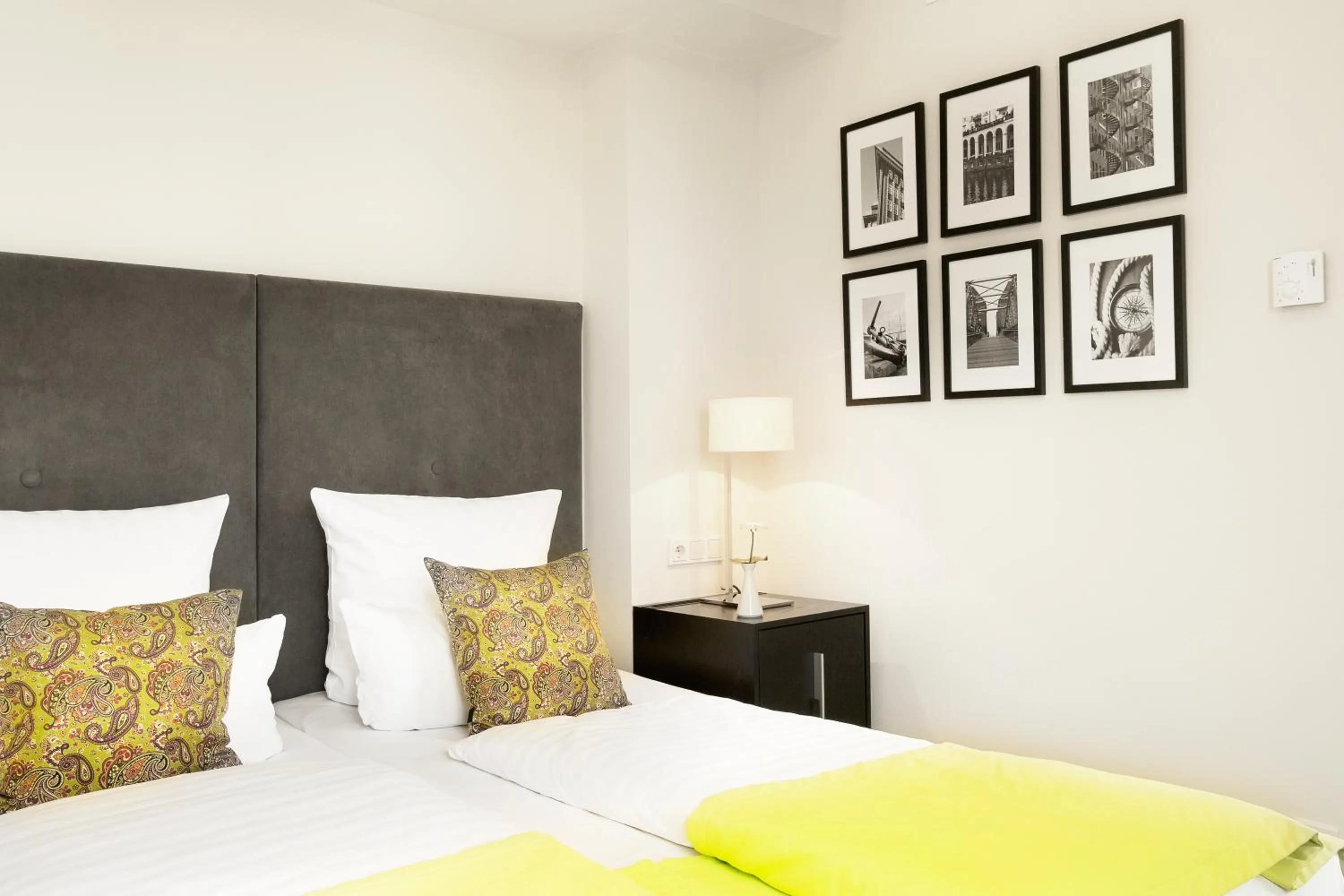 Photo of the whole room, Bed in Hotel Hamburger Hof