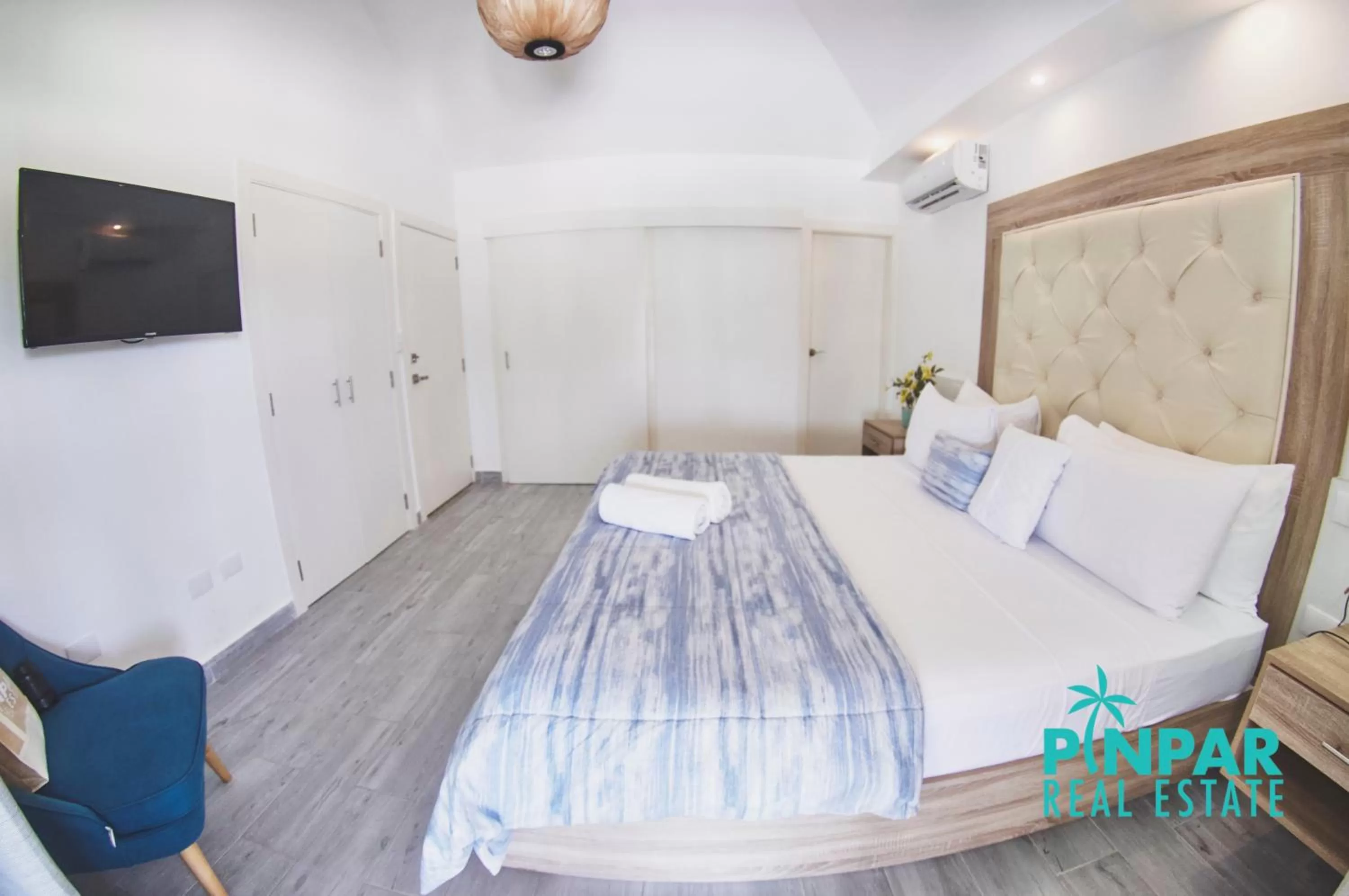 Communal lounge/ TV room, Bed in Villa Blanca Beach Club