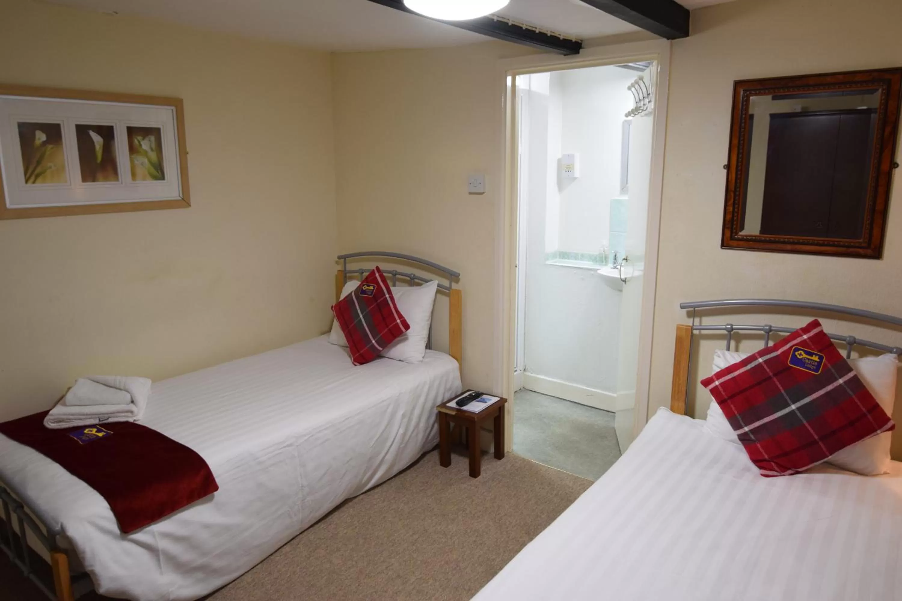 Bedroom, Bed in Castle Lodge