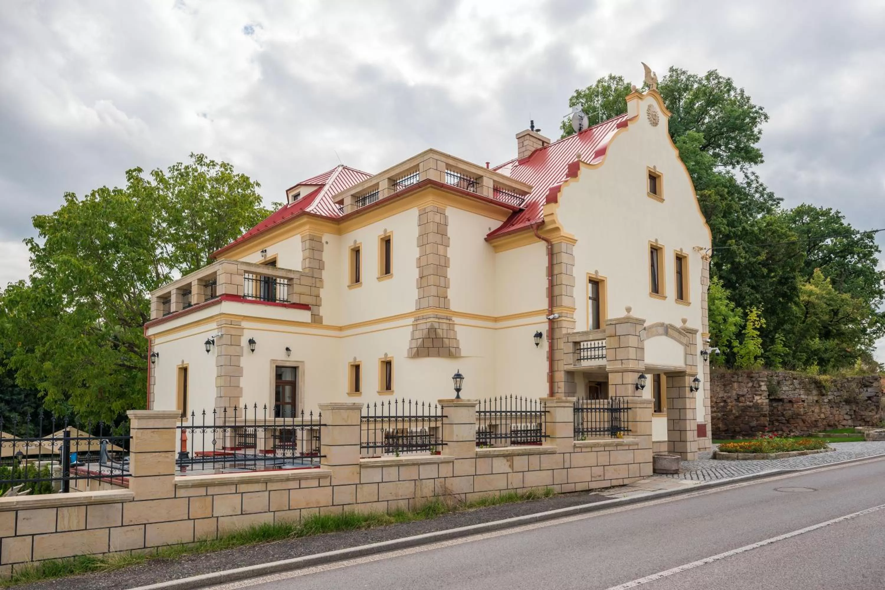 Property Building in Villa Libosad