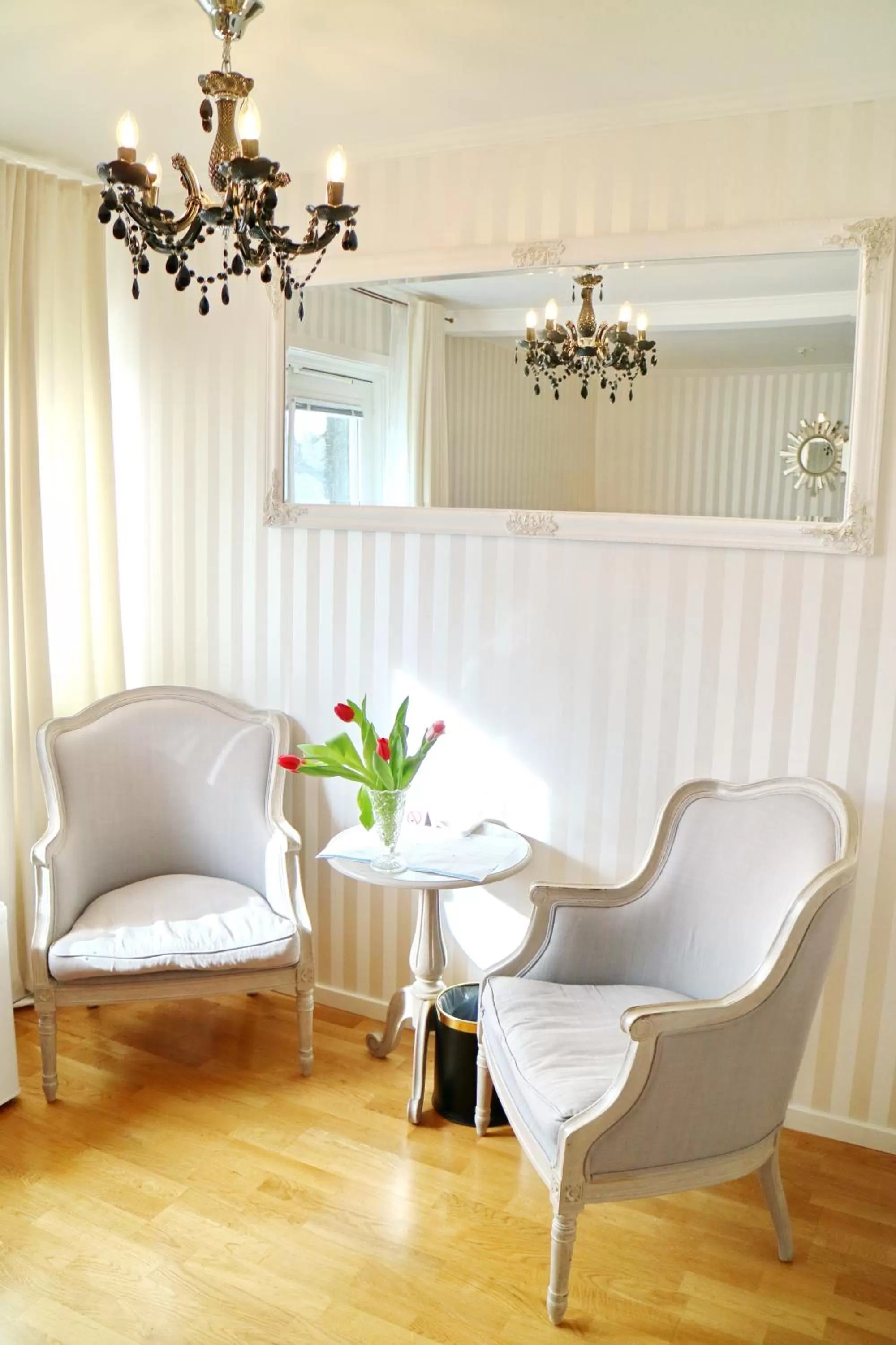 Seating area in Vänerport Lakefront Hotell