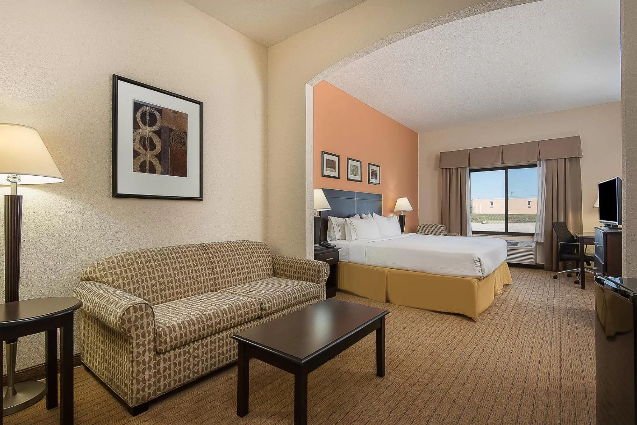 Photo of the whole room, Bed in Holiday Inn Express and Suites Lafayette East by IHG