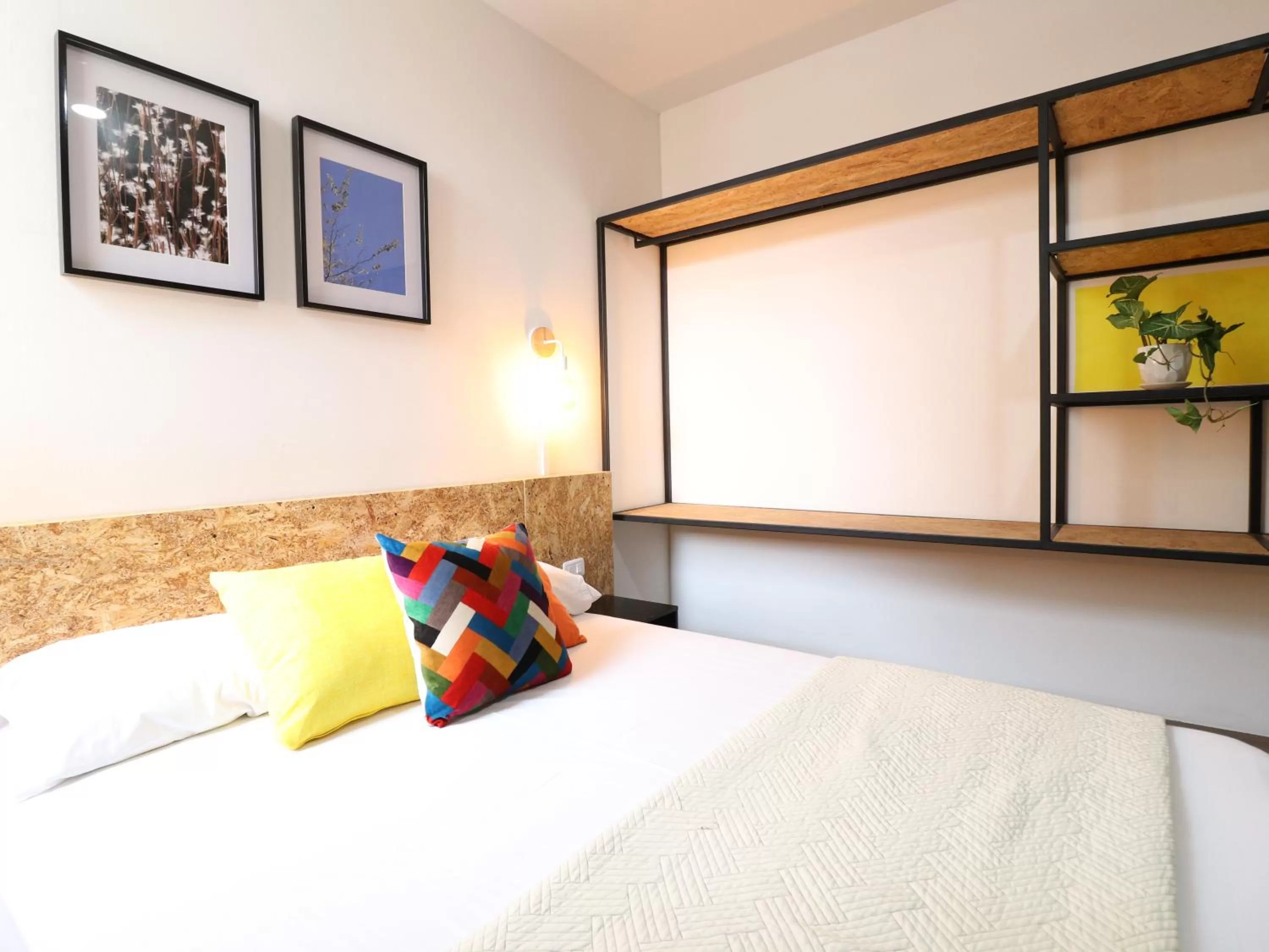 Bedroom, Bed in 554 Apartments