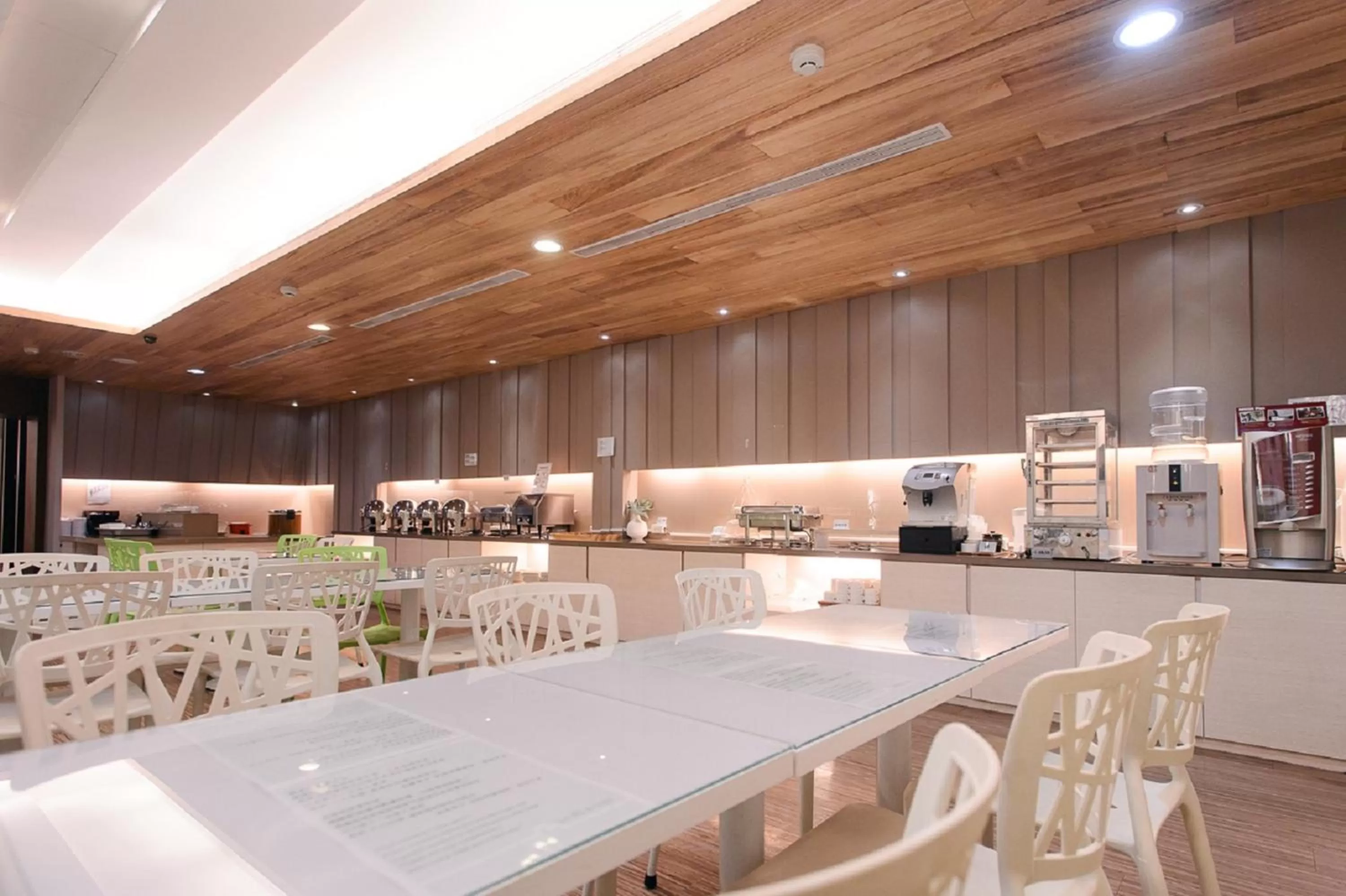 Restaurant/places to eat in Kiwi Express Hotel - Kaohsiung Station