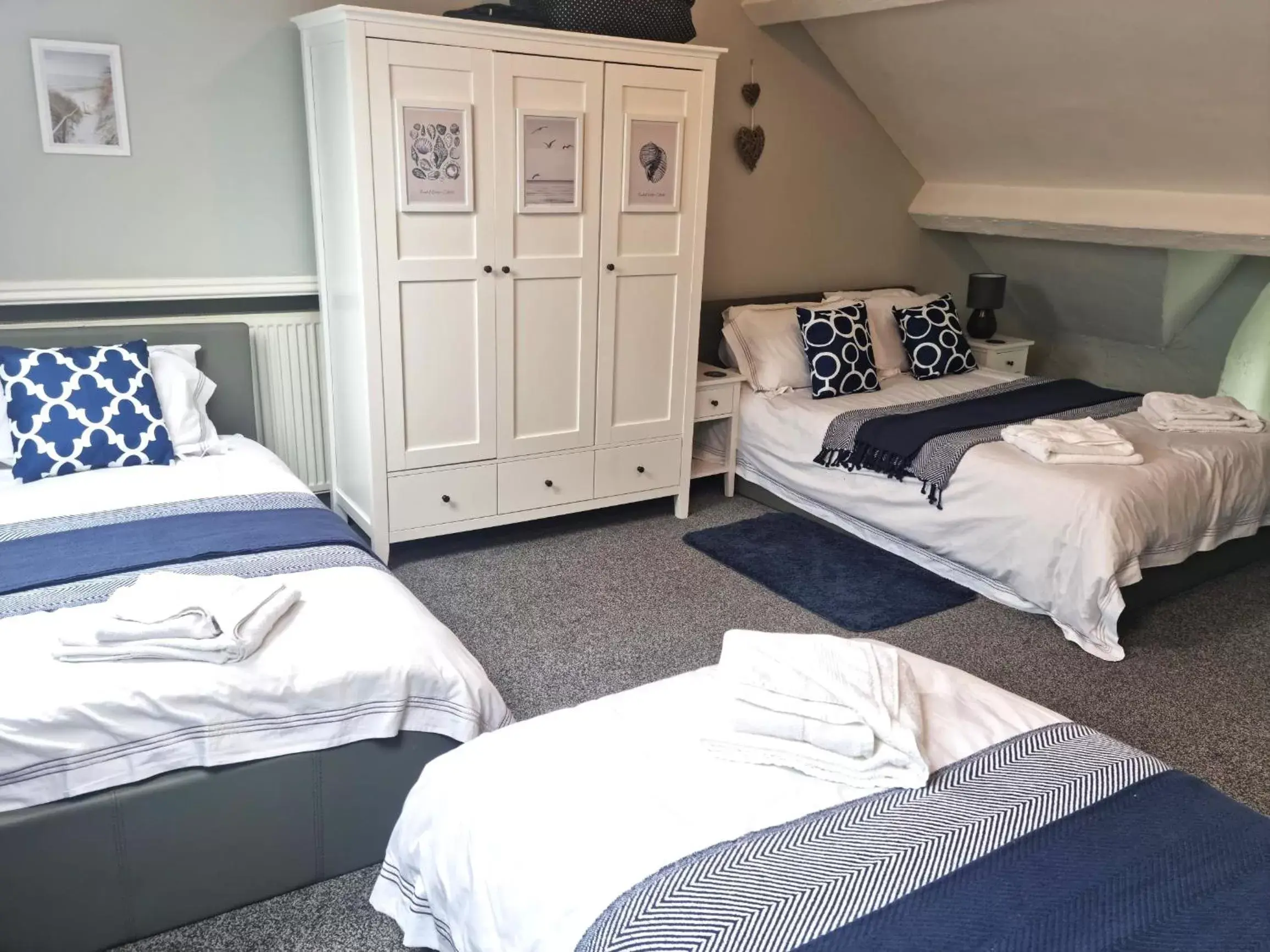 Family Room with Shower in Hafan Artro Family Room with Shower in Hafan Artro