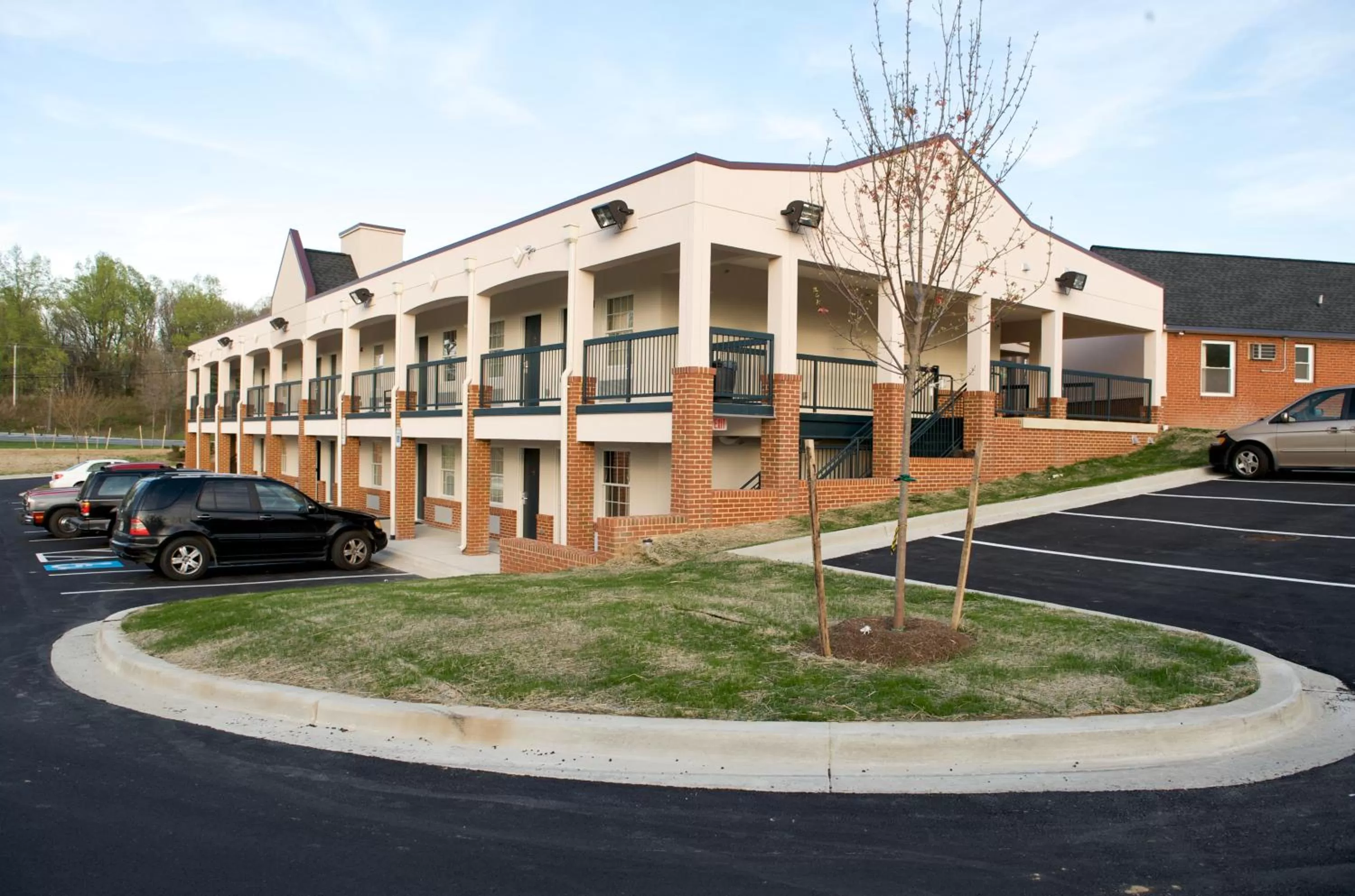 Property building in Executive Inn & Suites Upper Marlboro