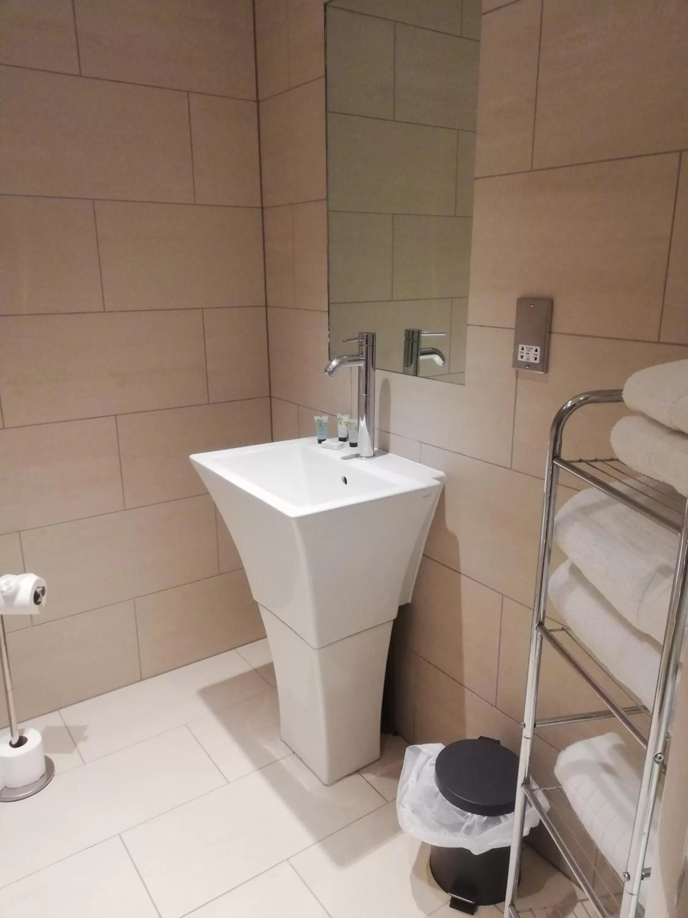 Bathroom in Cliff Hotel