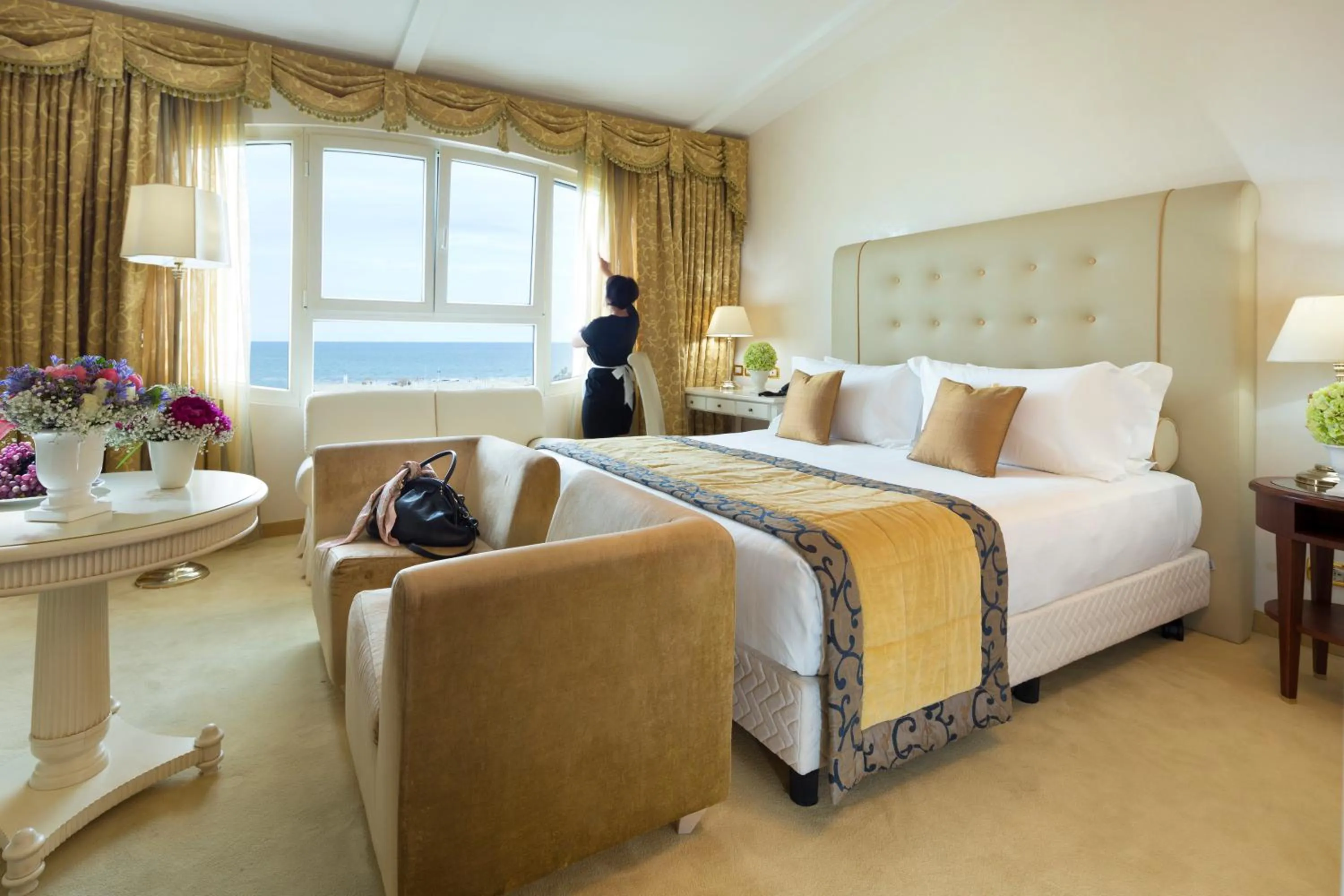 Photo of the whole room, Bed in Hotel De Londres