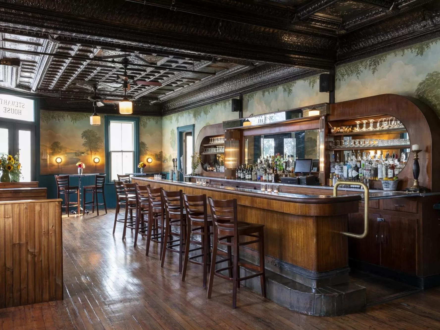 Dining area in Stewart House Hotel
