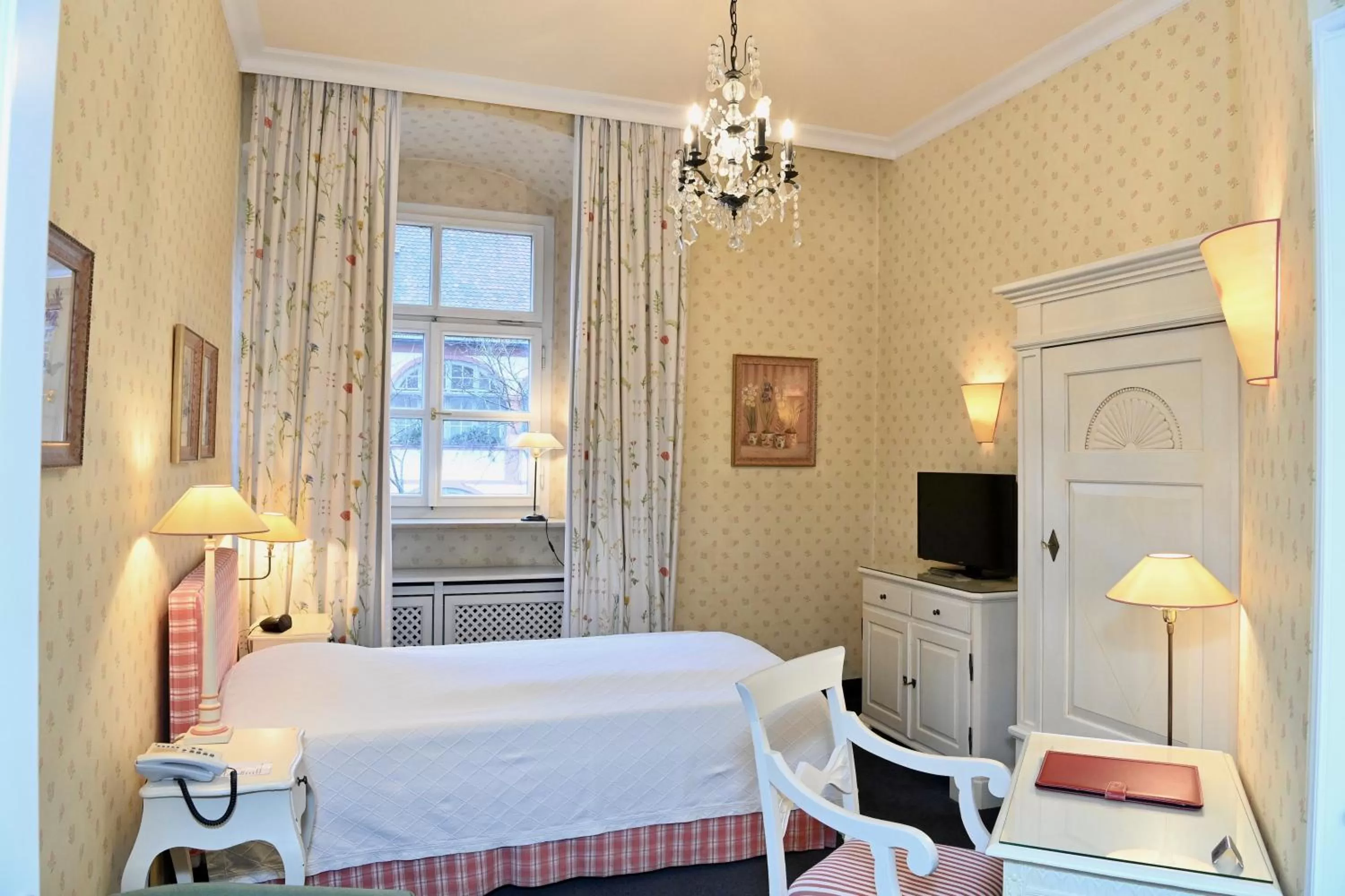 Photo of the whole room, Bed in Hotel Bischofshof am Dom