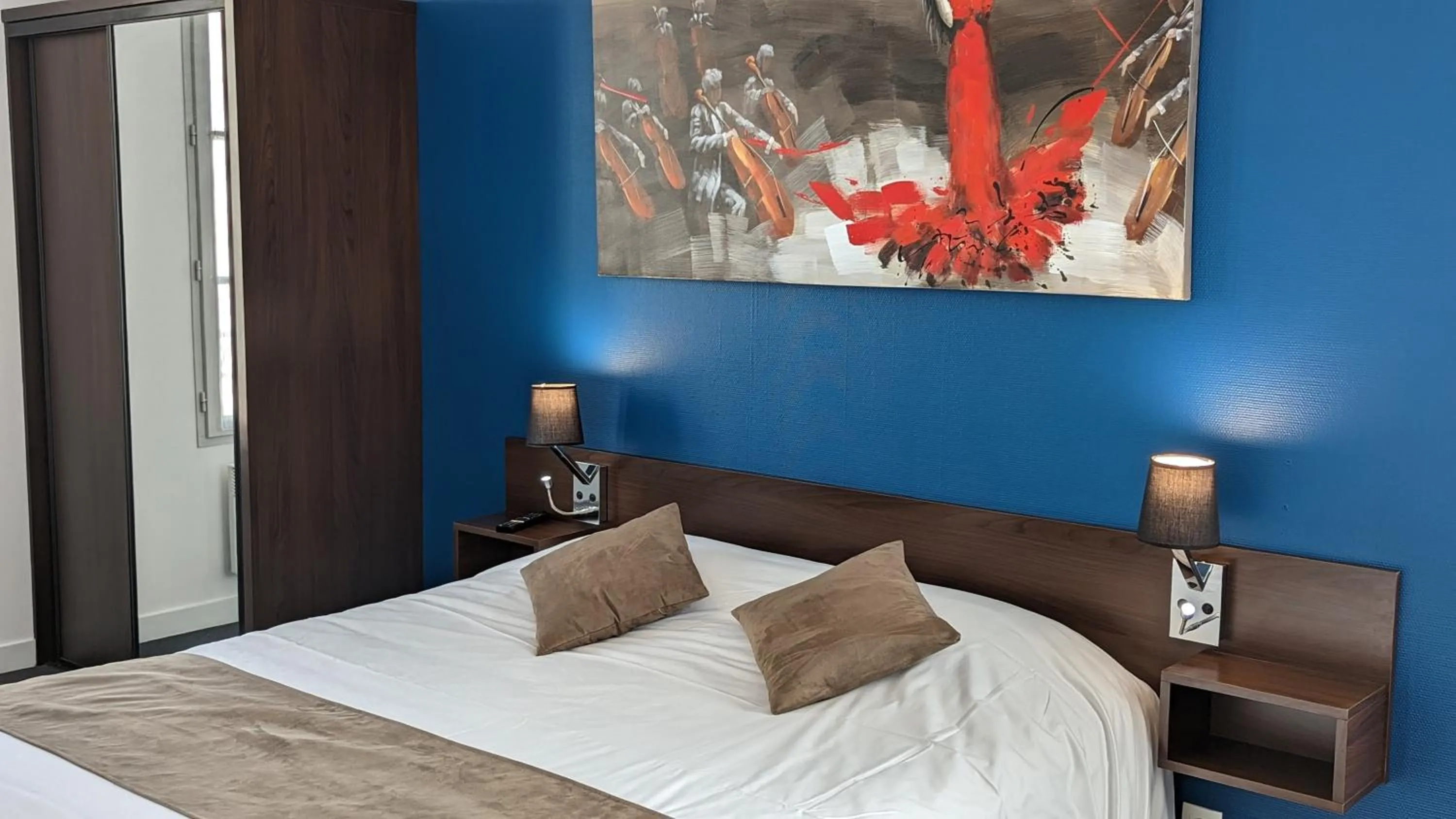 Bed in Hôtel Restaurant Le Lion d'Or