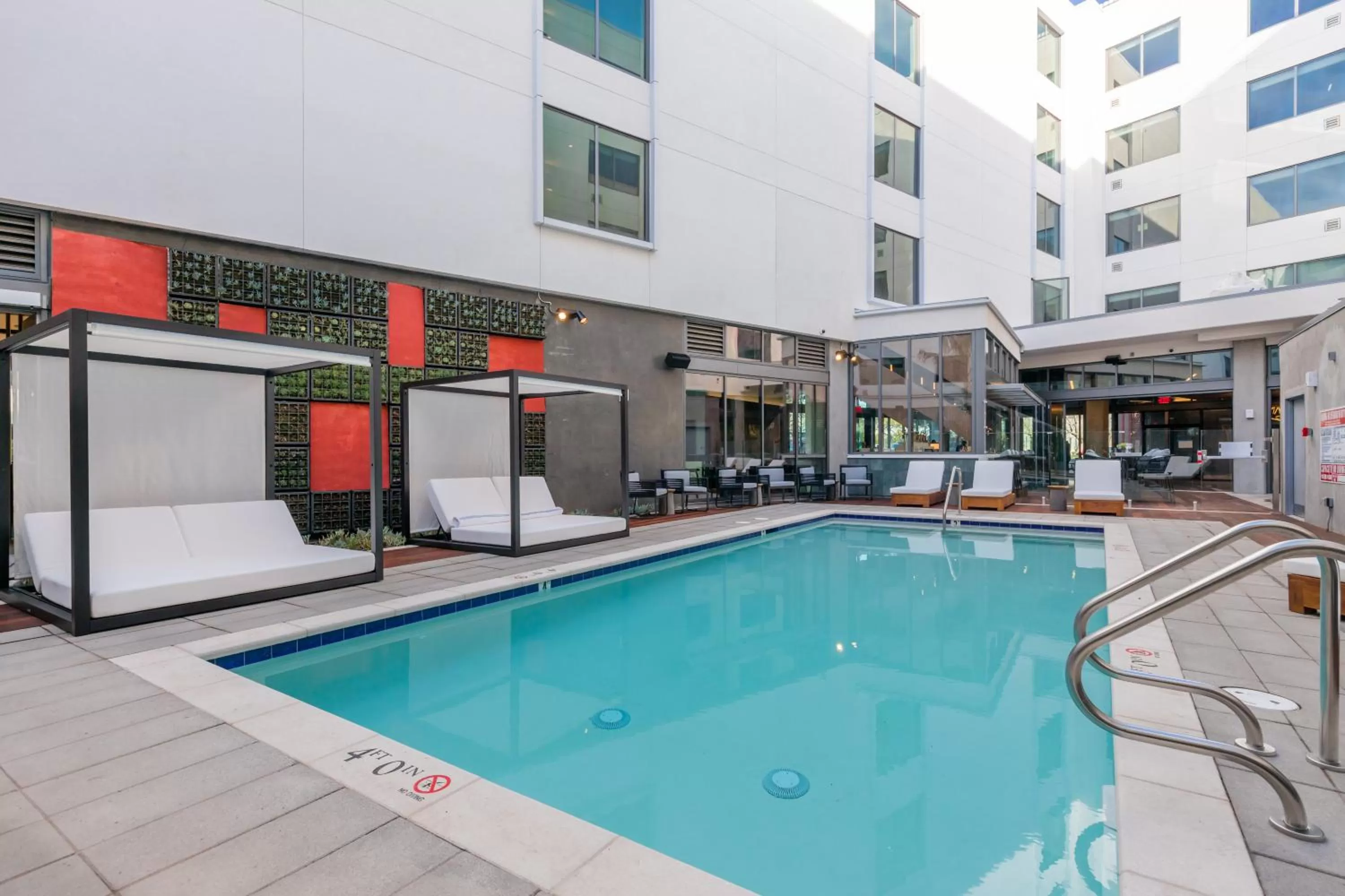 Swimming pool in Shashi Hotel Mountain View Palo Alto