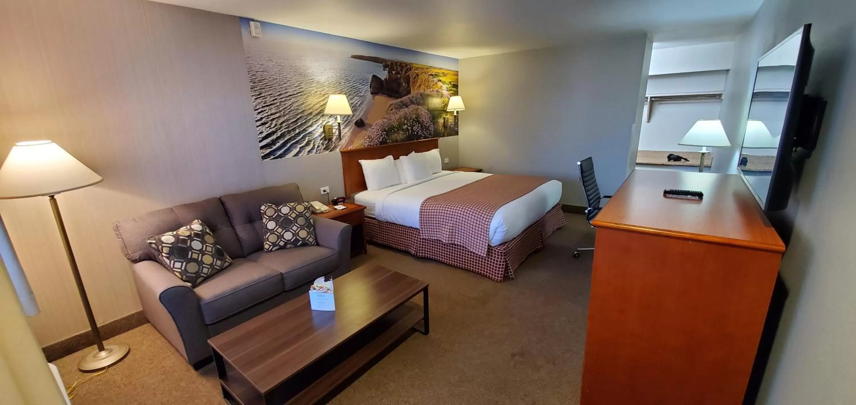 One-Bedroom King Suite - Non-Smoking in Baymont by Wyndham Seattle/Kirkland WA