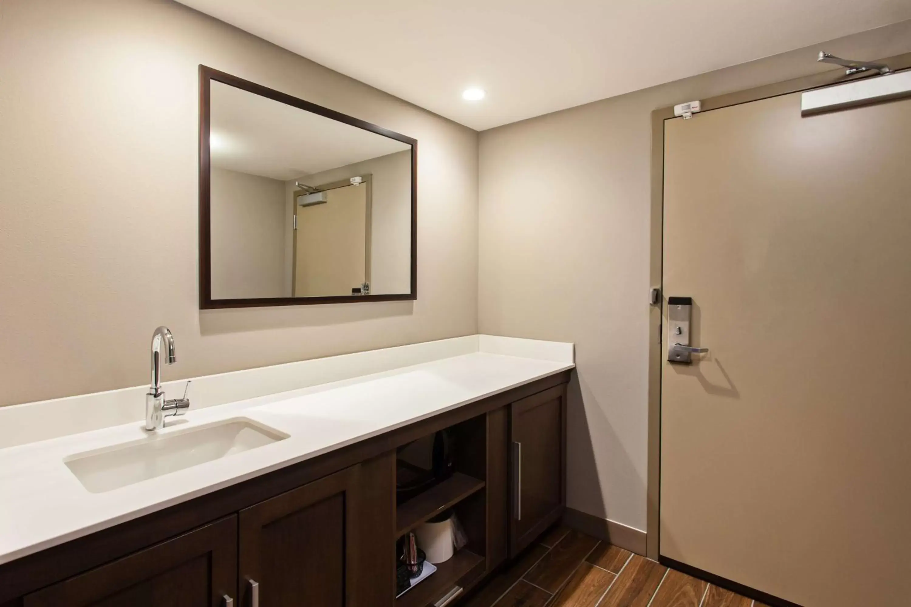 King Studio Suite - Hearing Access/Non-Smoking in Hampton Inn & Suites Leavenworth King Studio Suite - Hearing Access/Non-Smoking in Hampton Inn & Suites Leavenworth