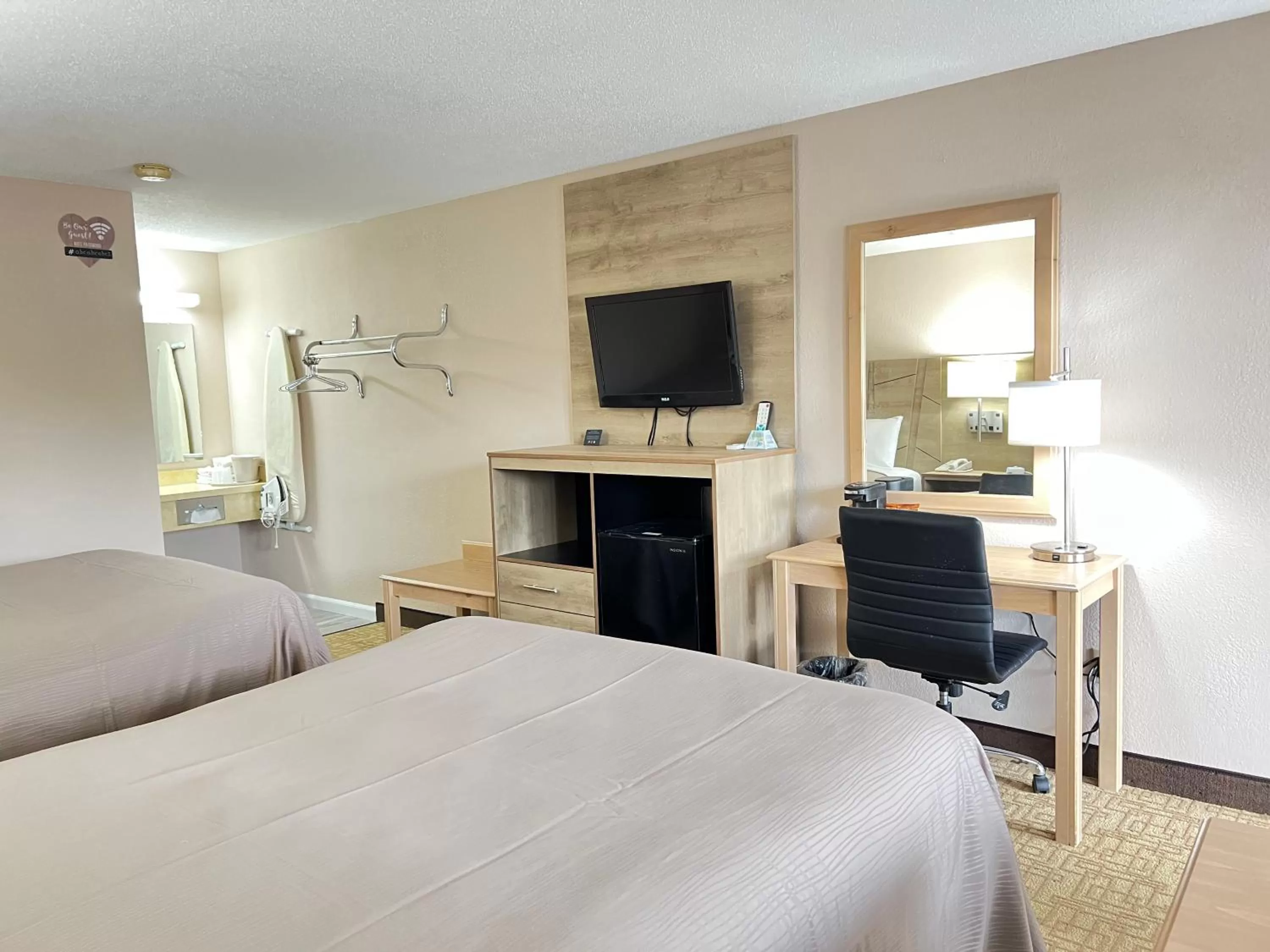 Bed in Viking Arms Inn - Ludington