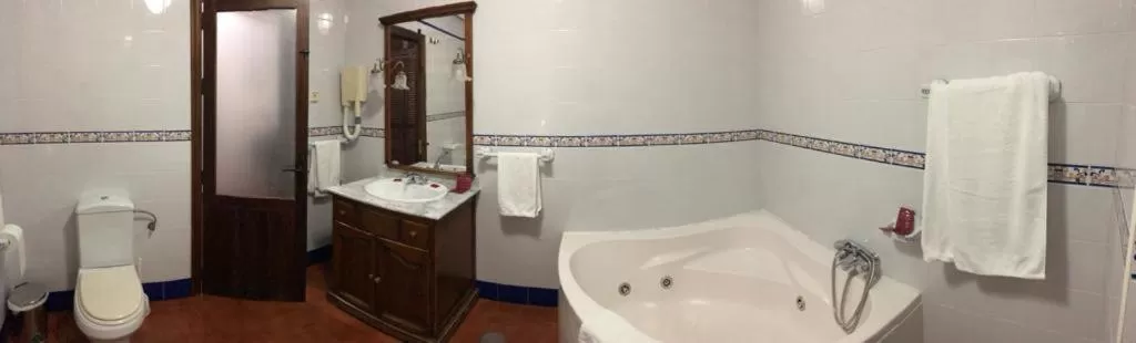 Bathroom in Hotel La Yedra