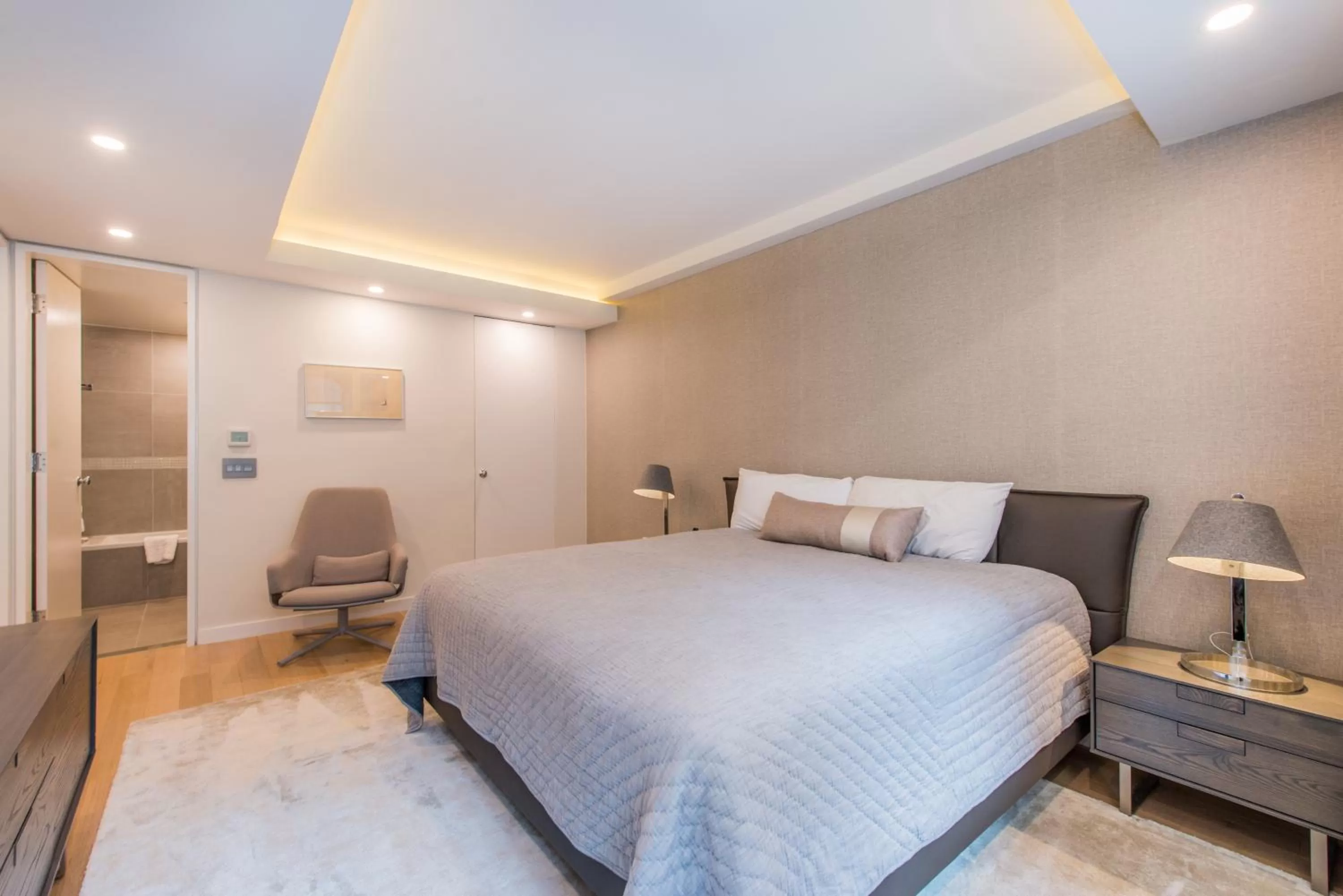 Bedroom, Bed in Lombardy Hotel