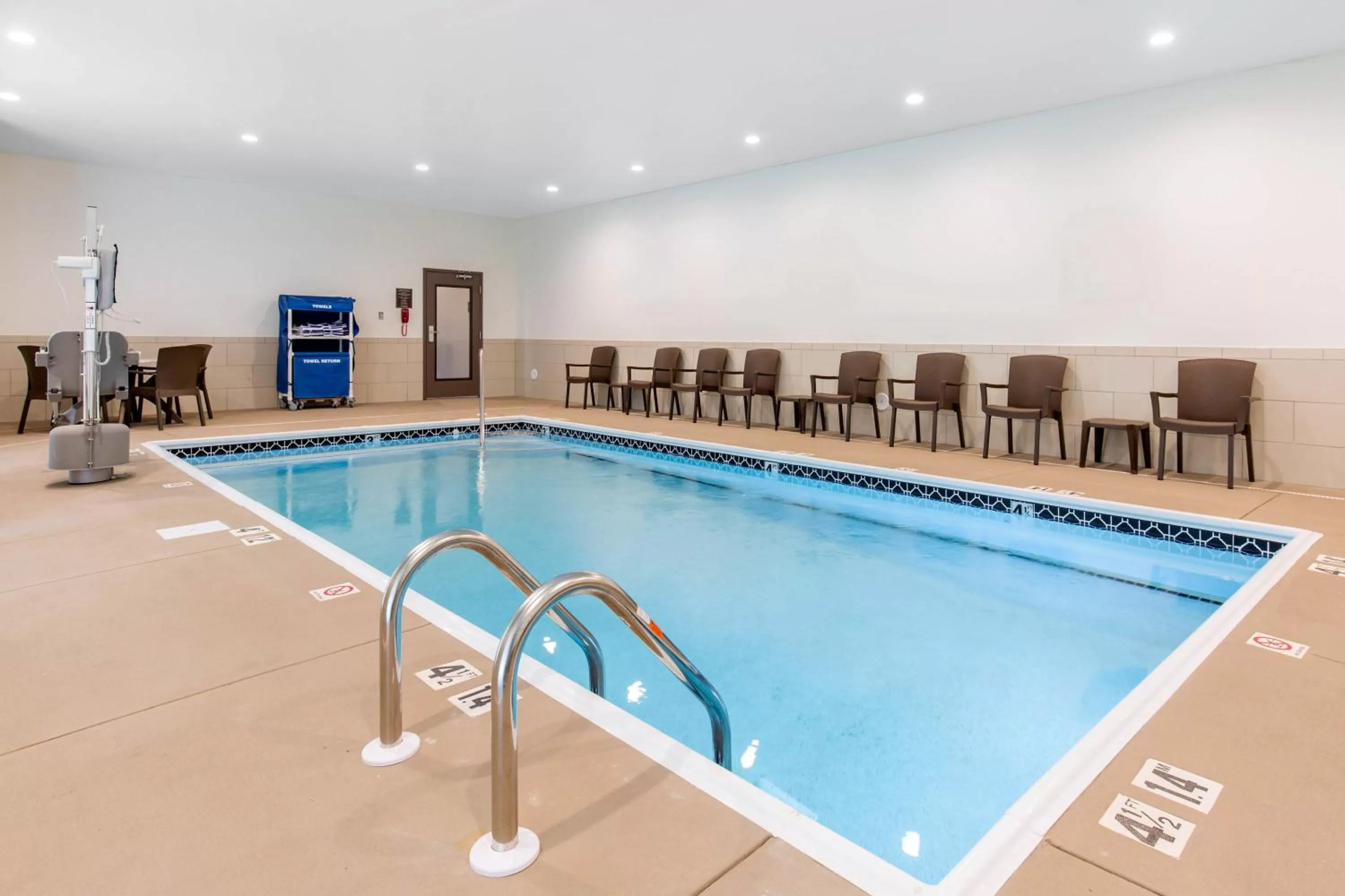 Swimming pool in Sleep Inn & Suites South Jacksonville