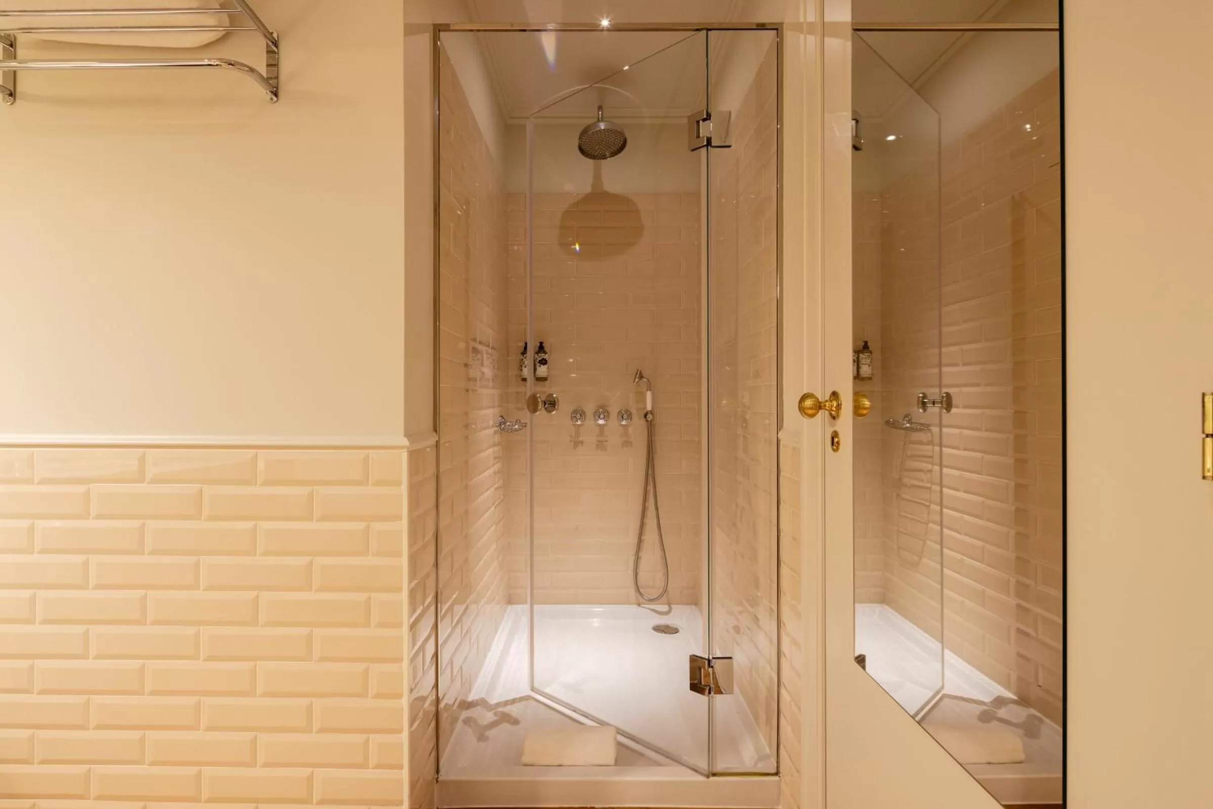 Bathroom in Hospes Infante Sagres Porto - Small Luxury Hotels Of The World
