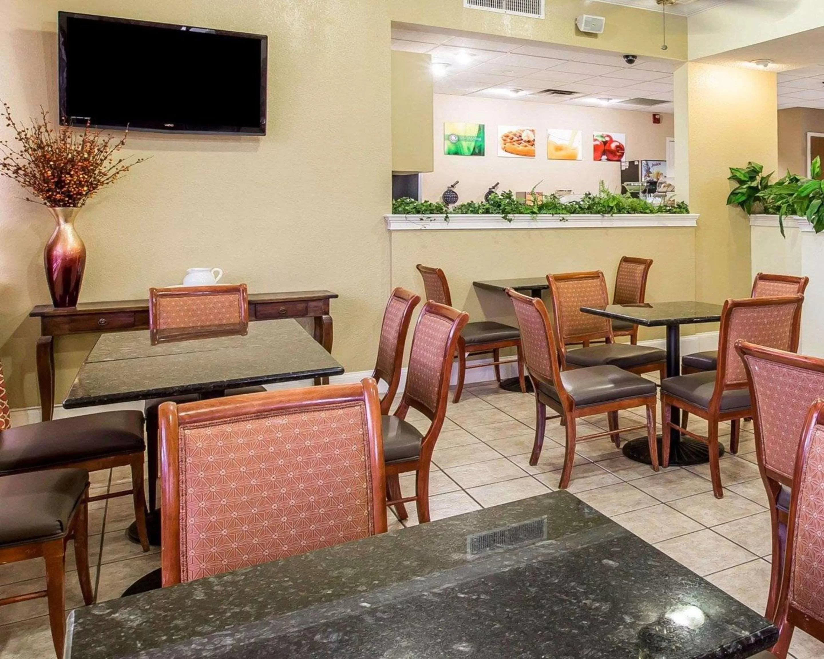 Restaurant/places to eat in Quality Inn At the Mall - Valdosta