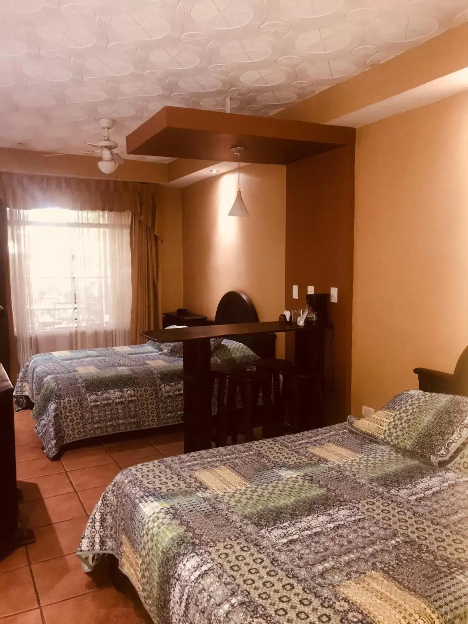 Queen Room with Two Queen Beds in Melrost Airport Bed & Breakfast Queen Room with Two Queen Beds in Melrost Airport Bed & Breakfast