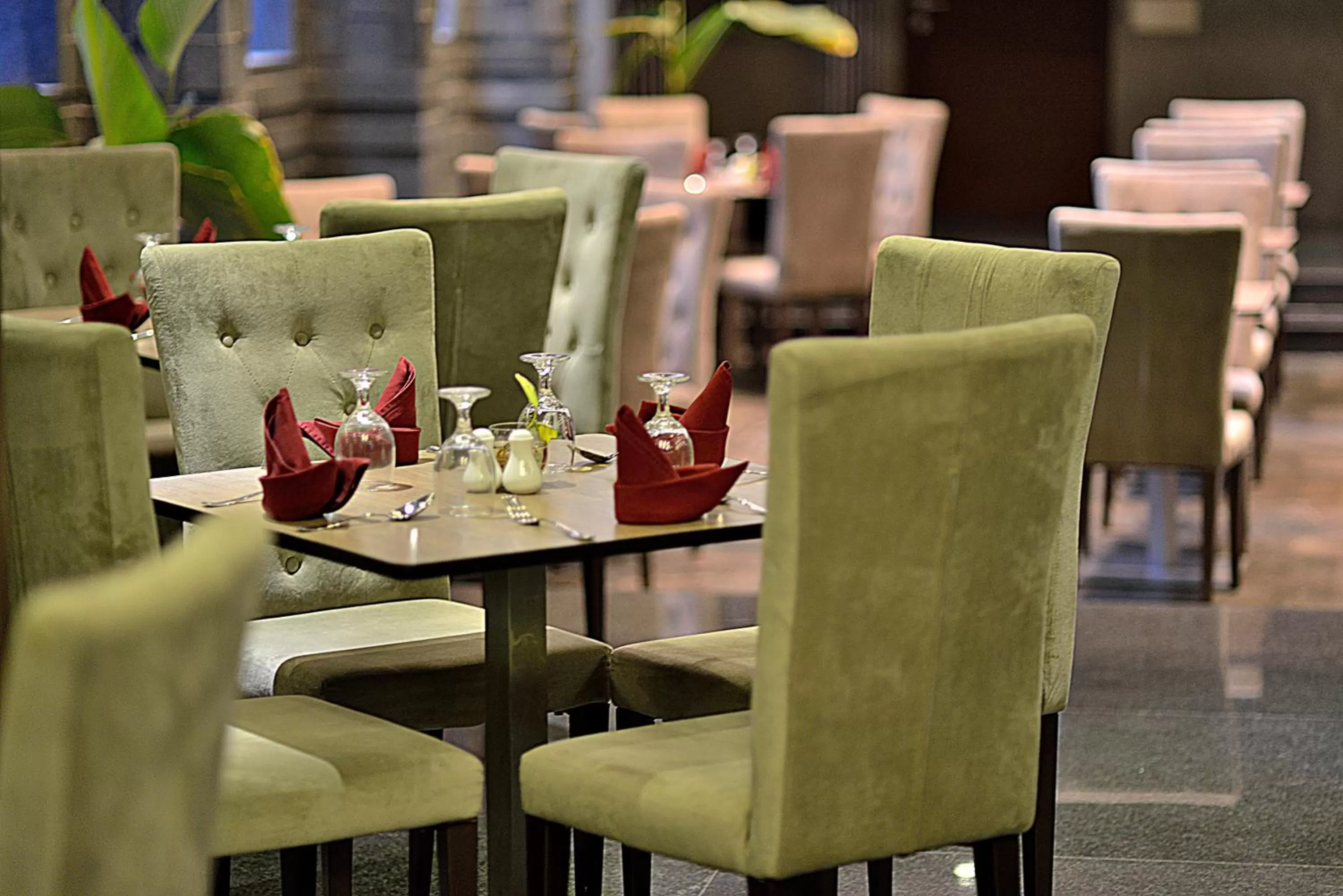 Restaurant/places to eat in Serela Merdeka by KAGUM Hotels