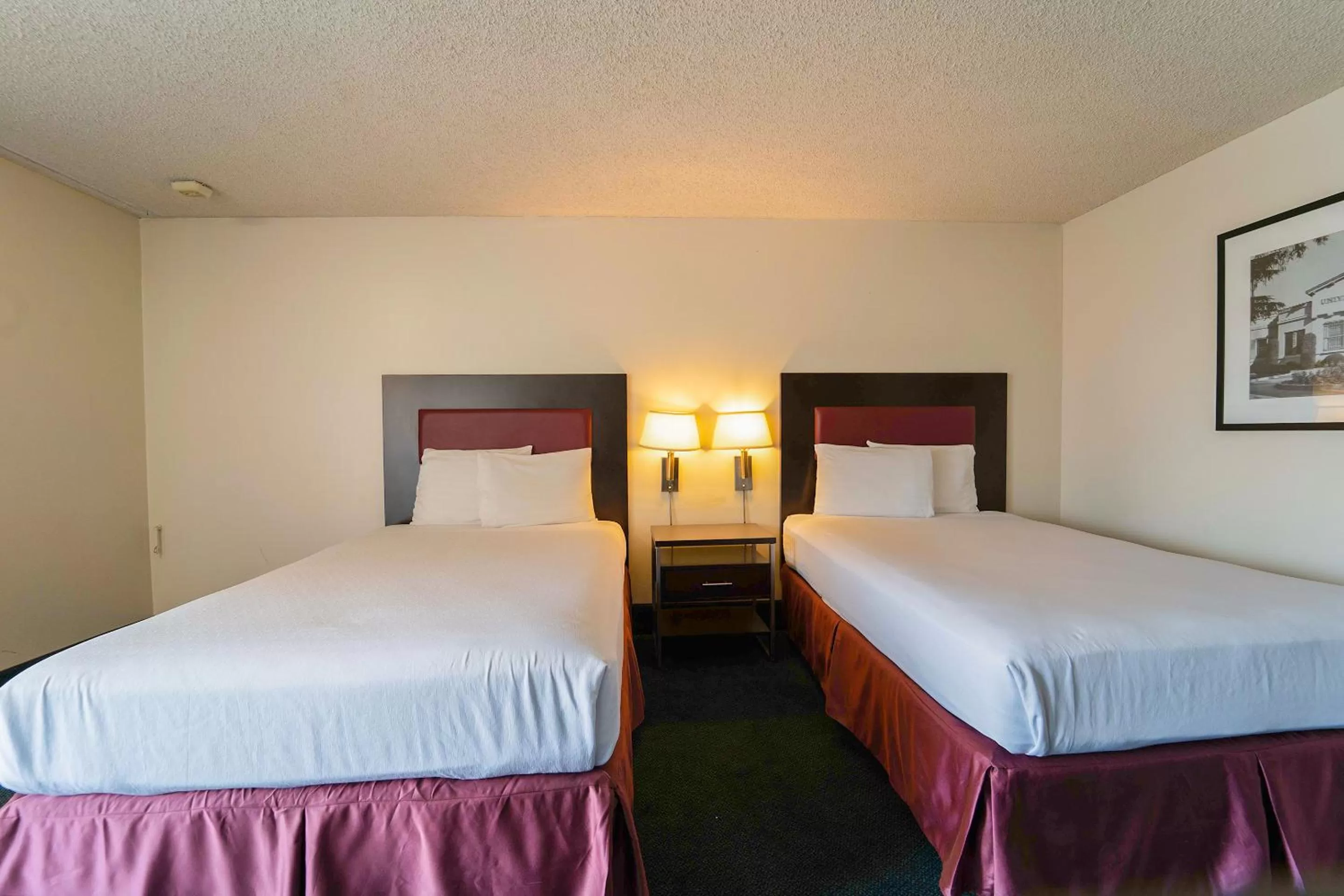 Bedroom, Bed in Royal Plaza Inn