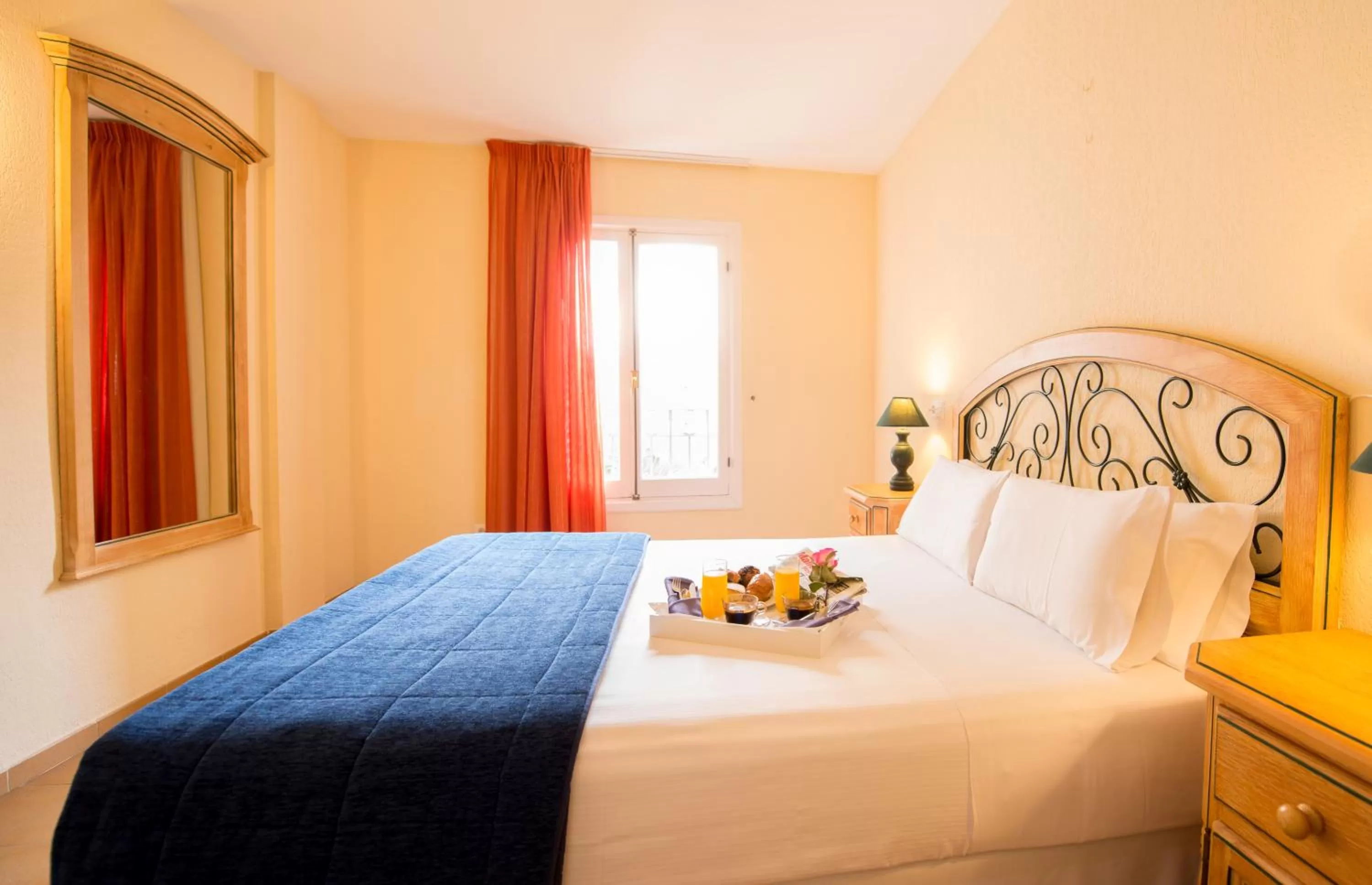 Two-Bedroom Apartment in Aparthotel Ona Cala Pi Club