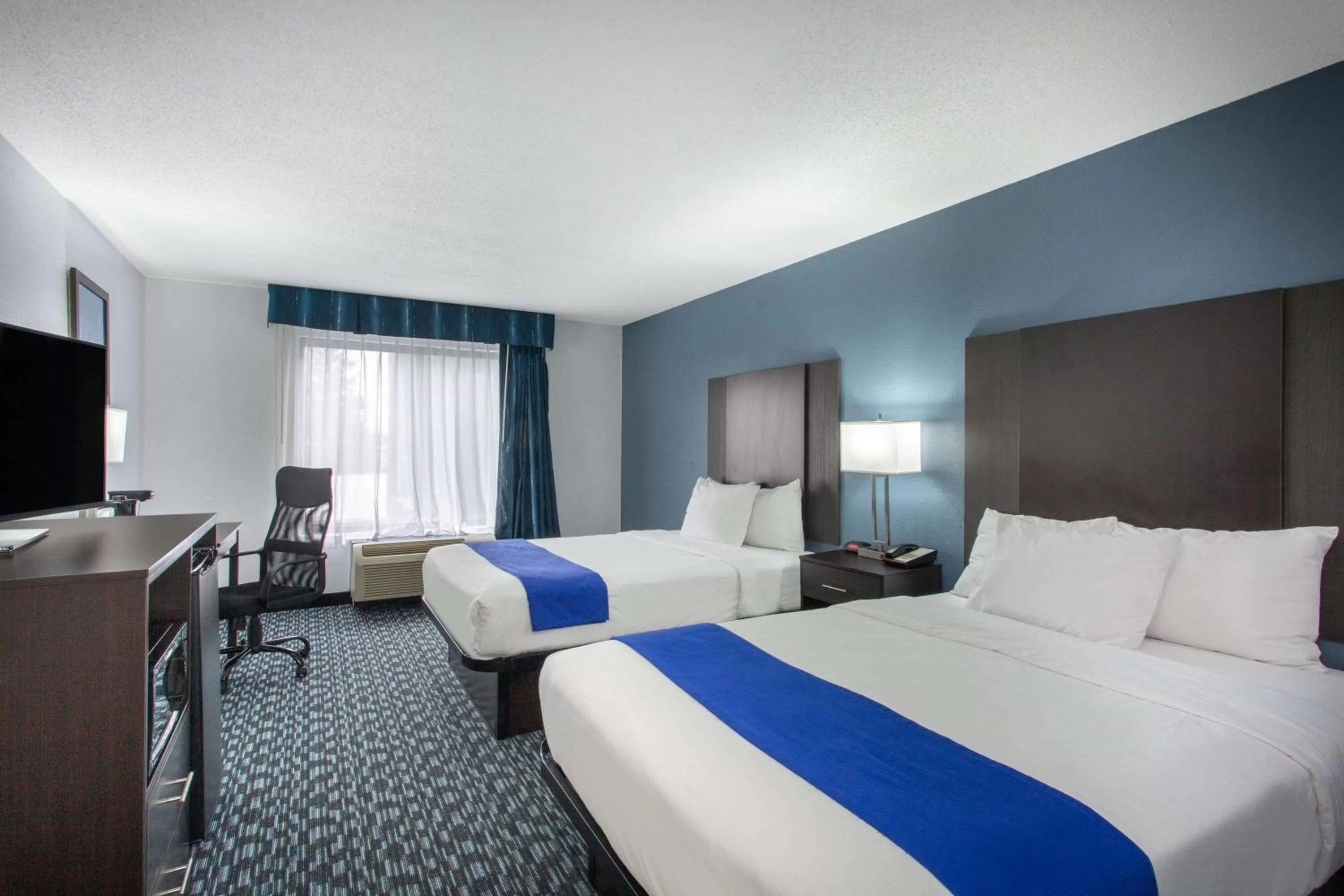 Photo of the whole room in University Inn & Suites