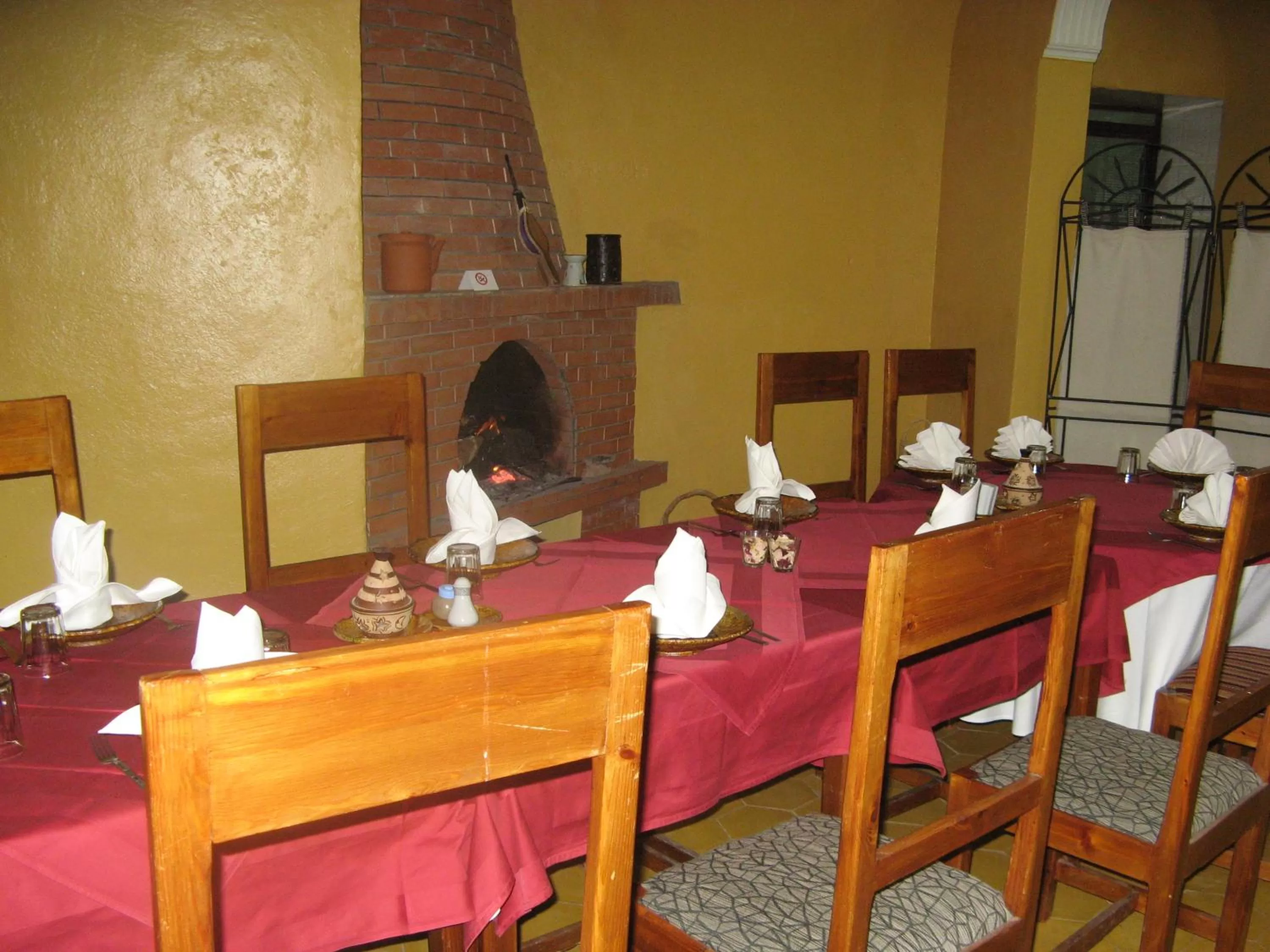 Restaurant/places to eat in Auberge Tinit
