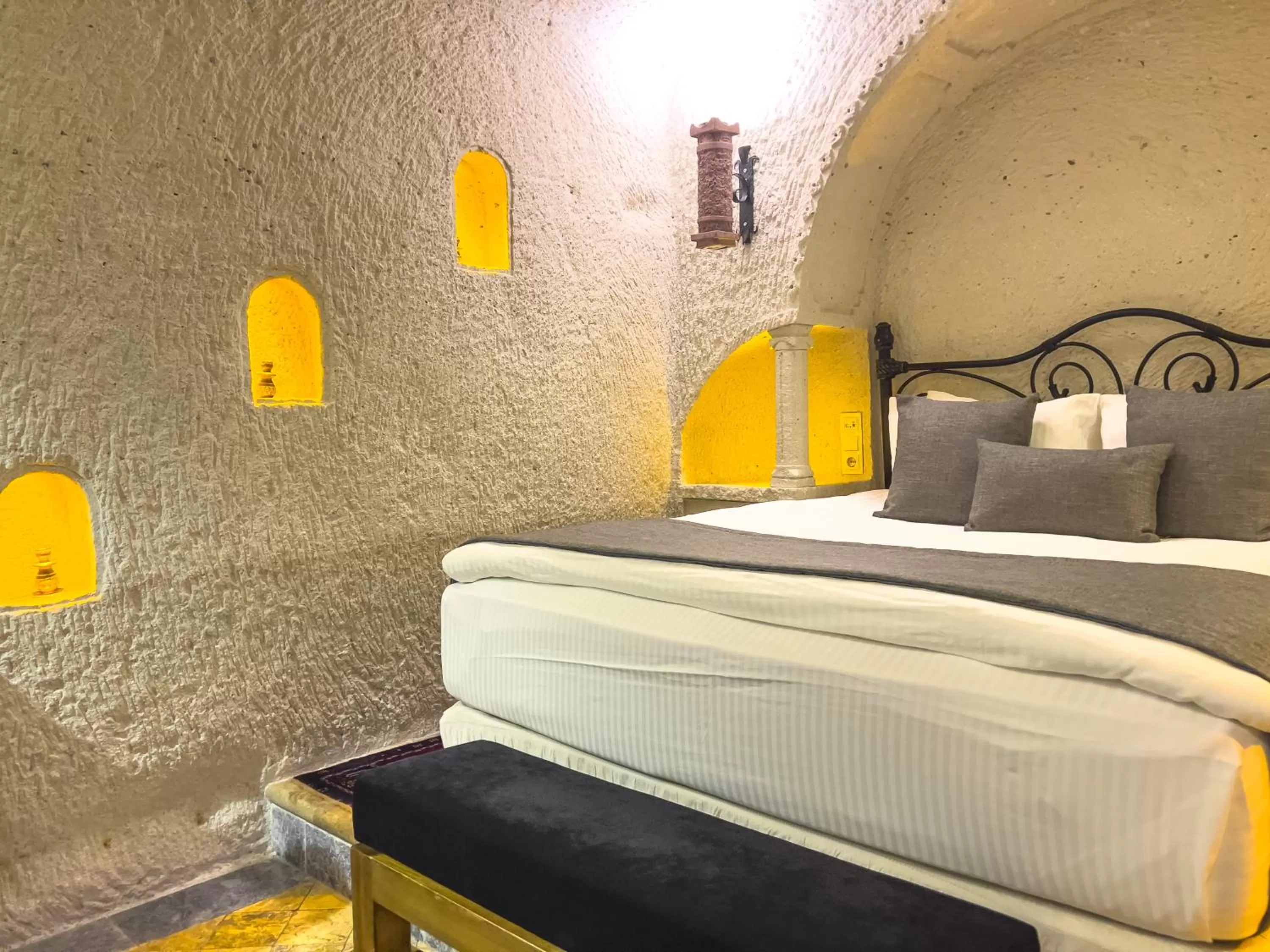 View (from property/room), Bed in Local Cave House