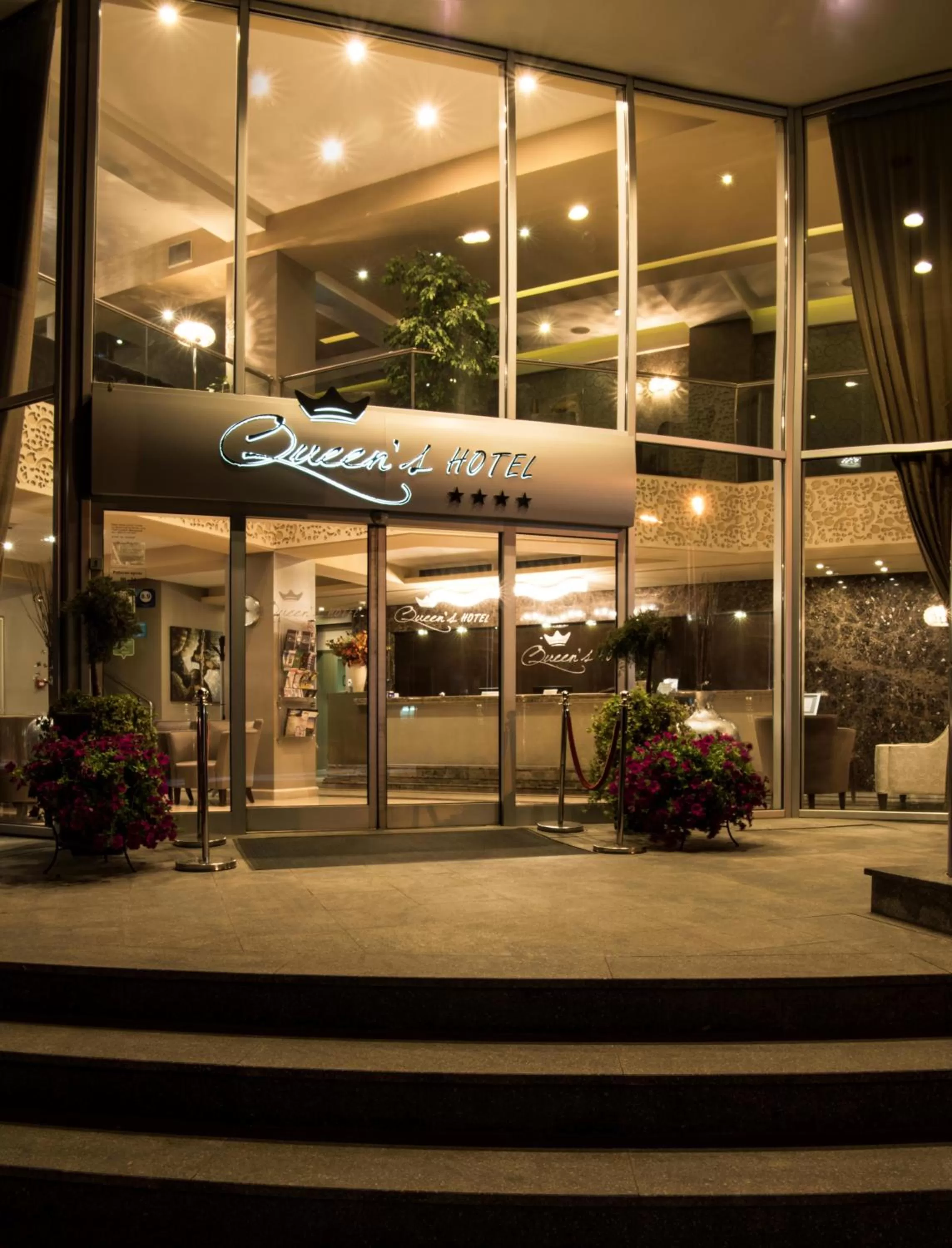 Queen's Hotel - Zebra Centre