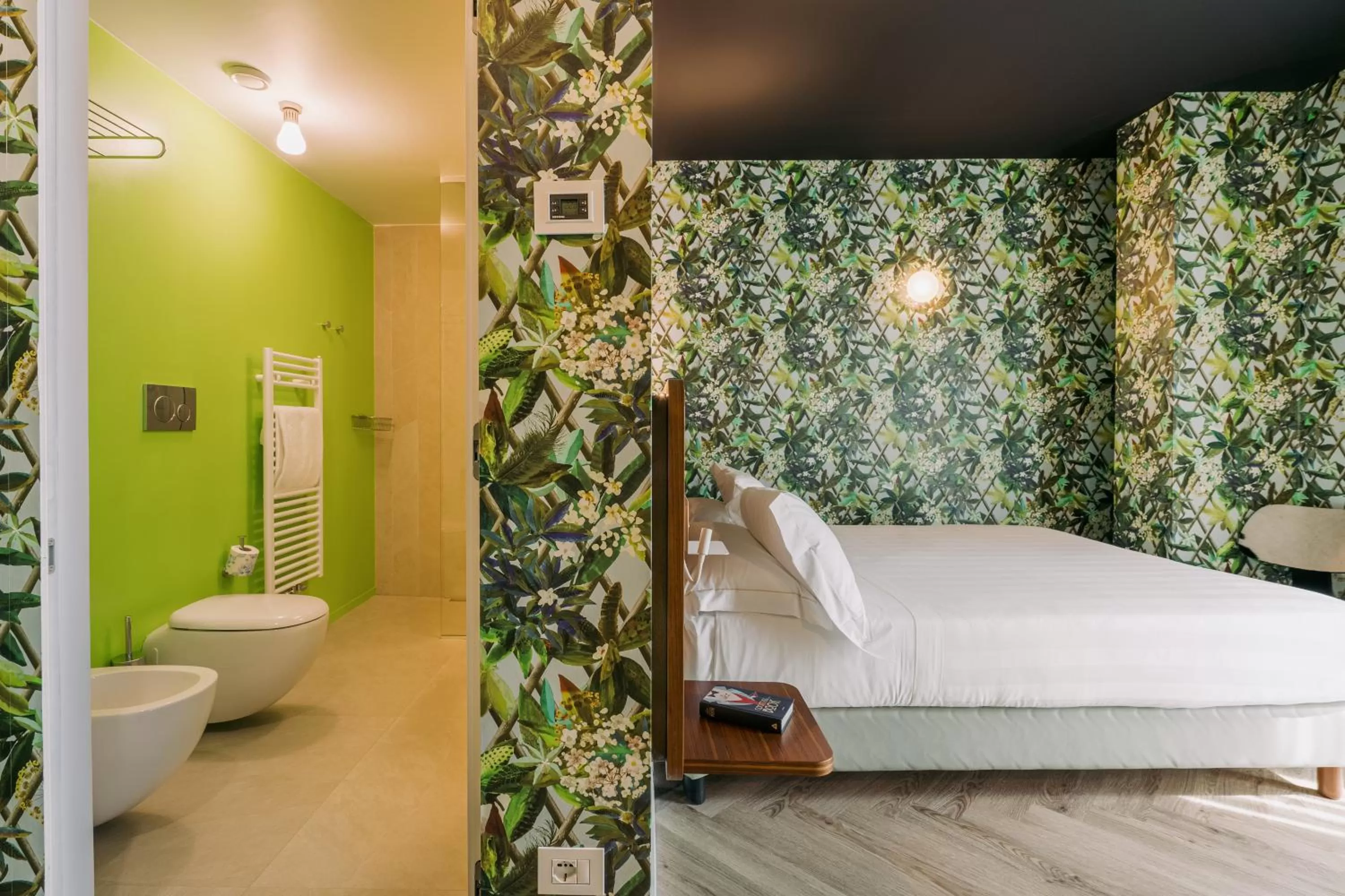 Shower, Bed in Collini Rooms, WorldHotels Crafted