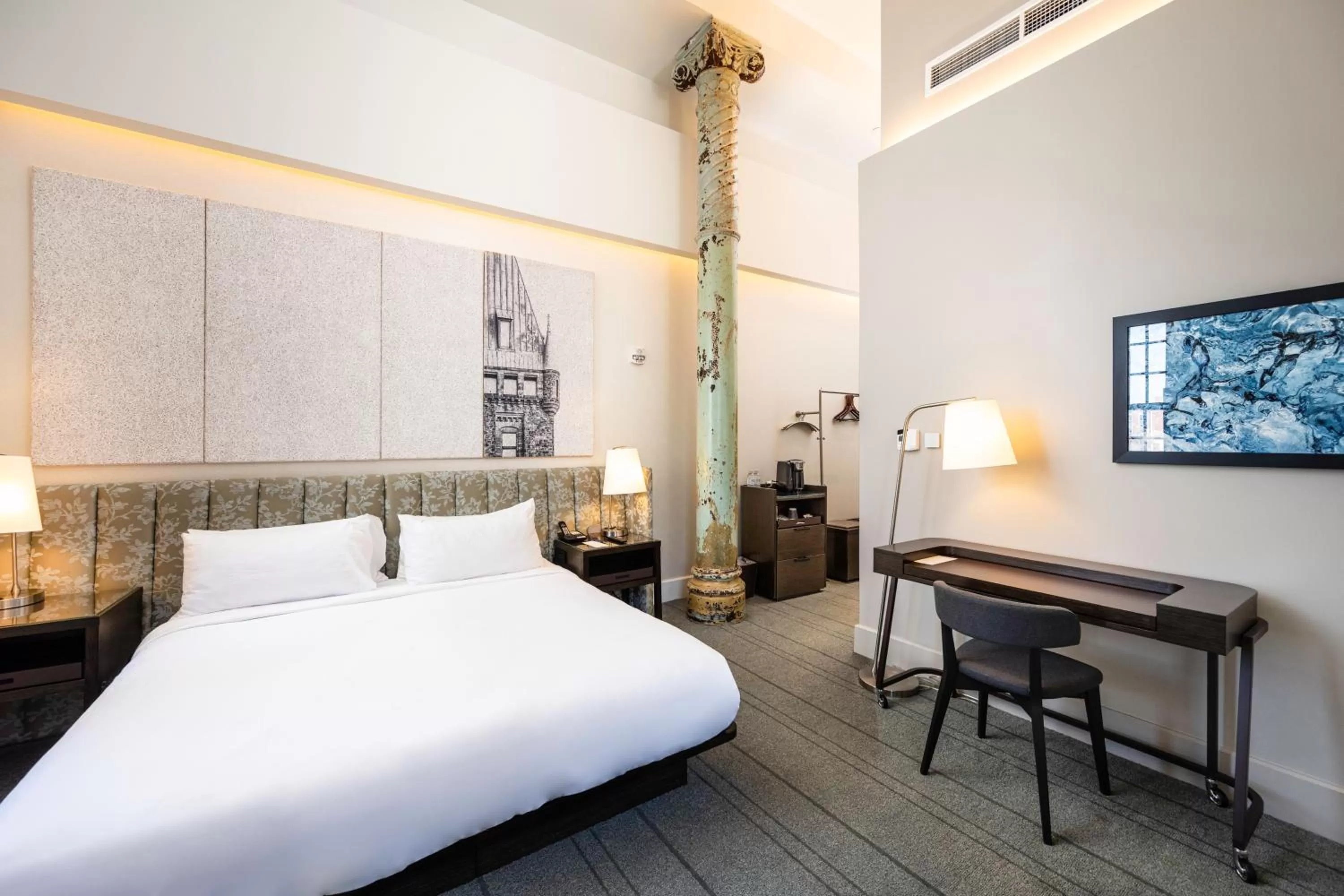 Bed in The Richardson Hotel