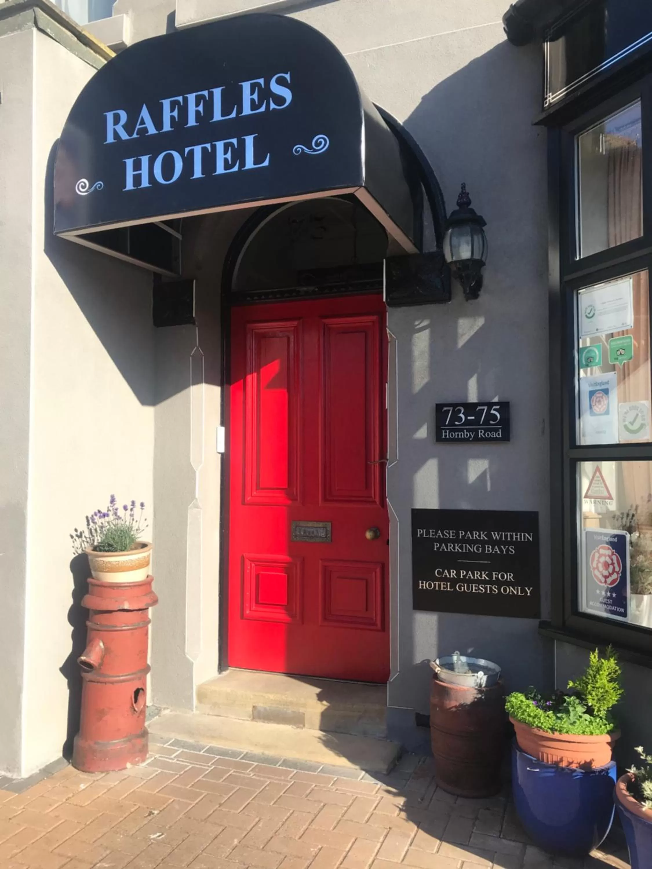 Facade/entrance in Raffles Hotel