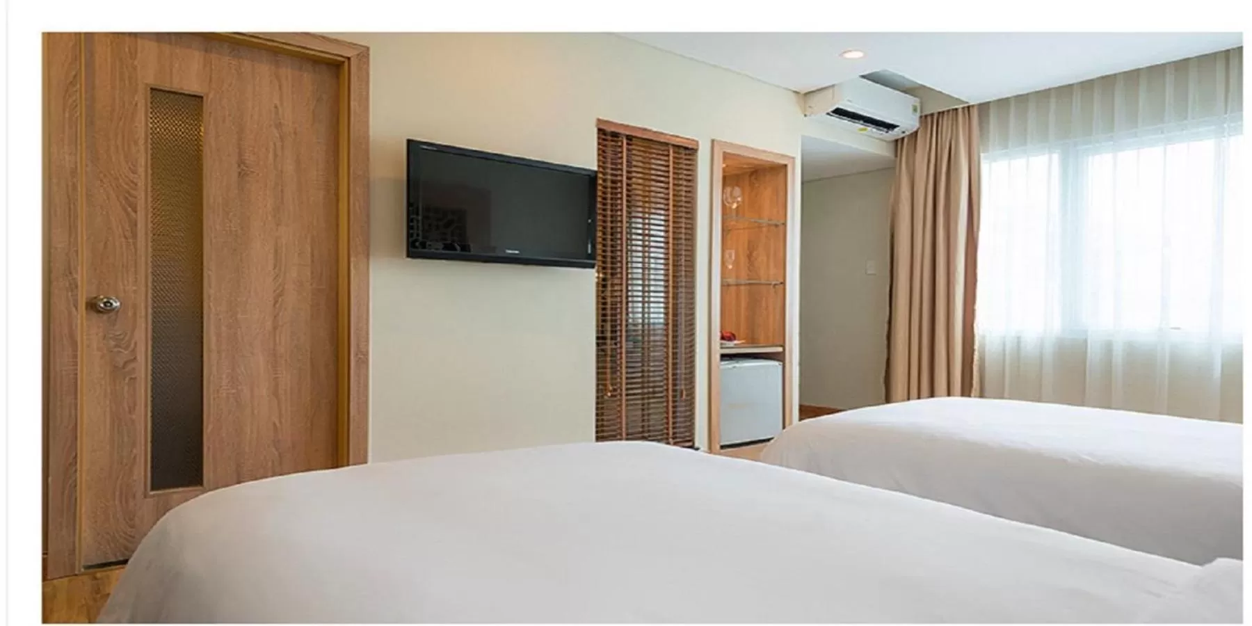 Photo of the whole room, Bed in Gemini Saigon LUXURY