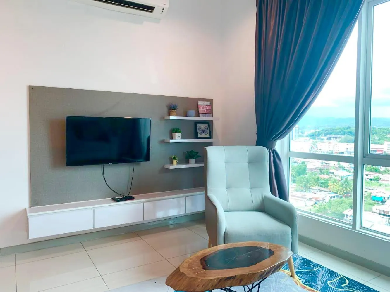 TV and multimedia in Sunset Seaview Vacation Condos @ Infinity Avenue