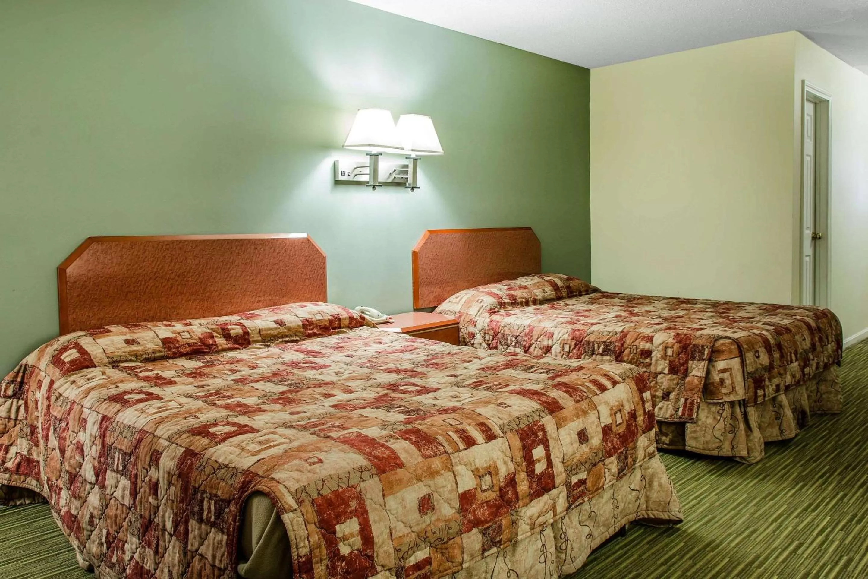 Photo of the whole room, Bed in Rodeway Inn Groton - New London