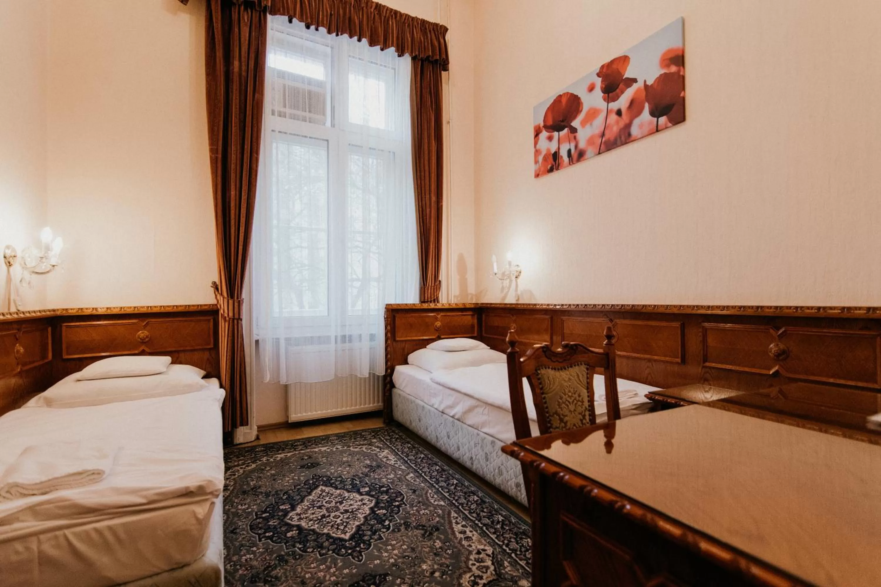 Photo of the whole room, Bed in Tisza Hotel