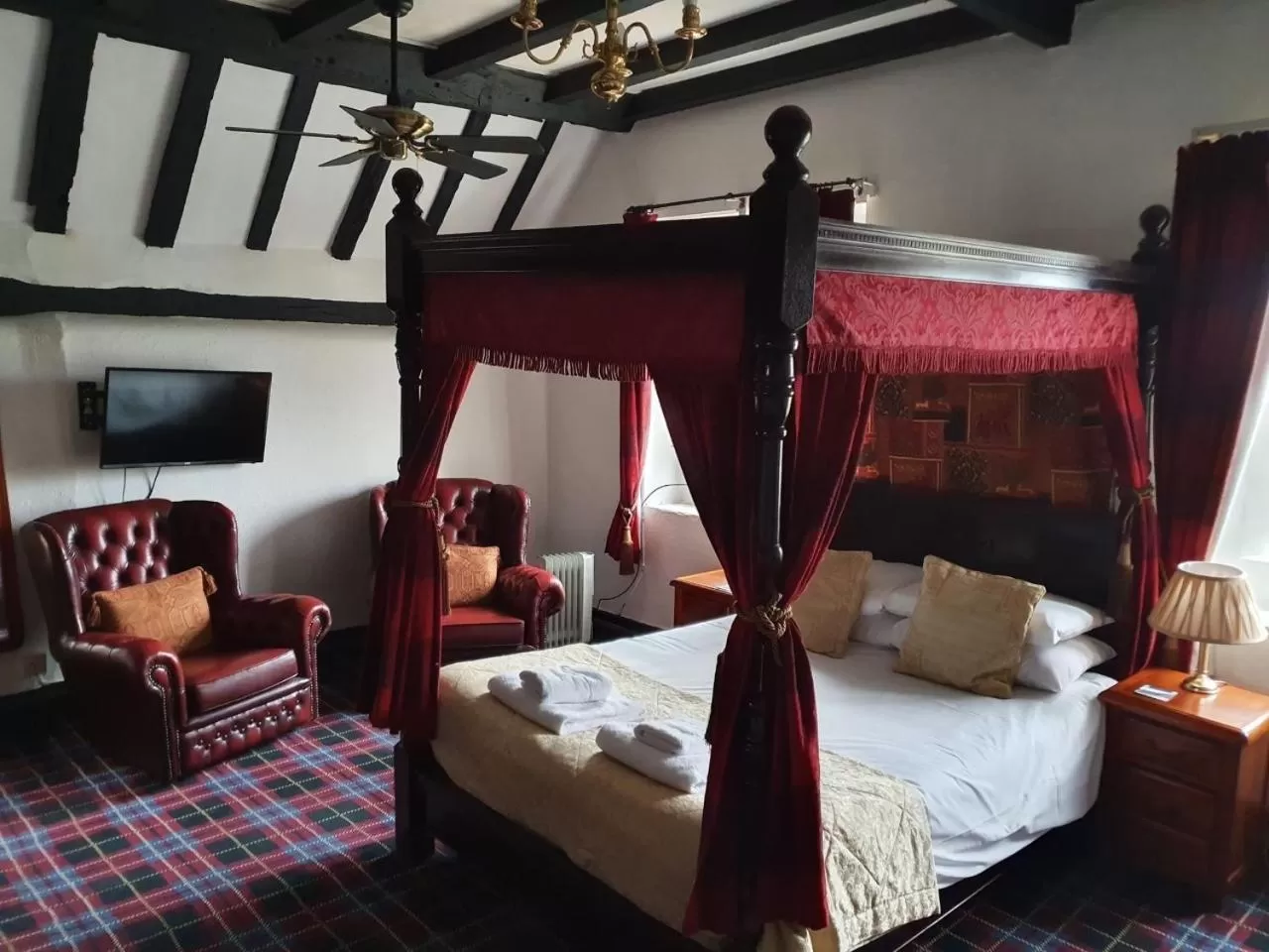 Bed in Old Court Hotel & Apartments