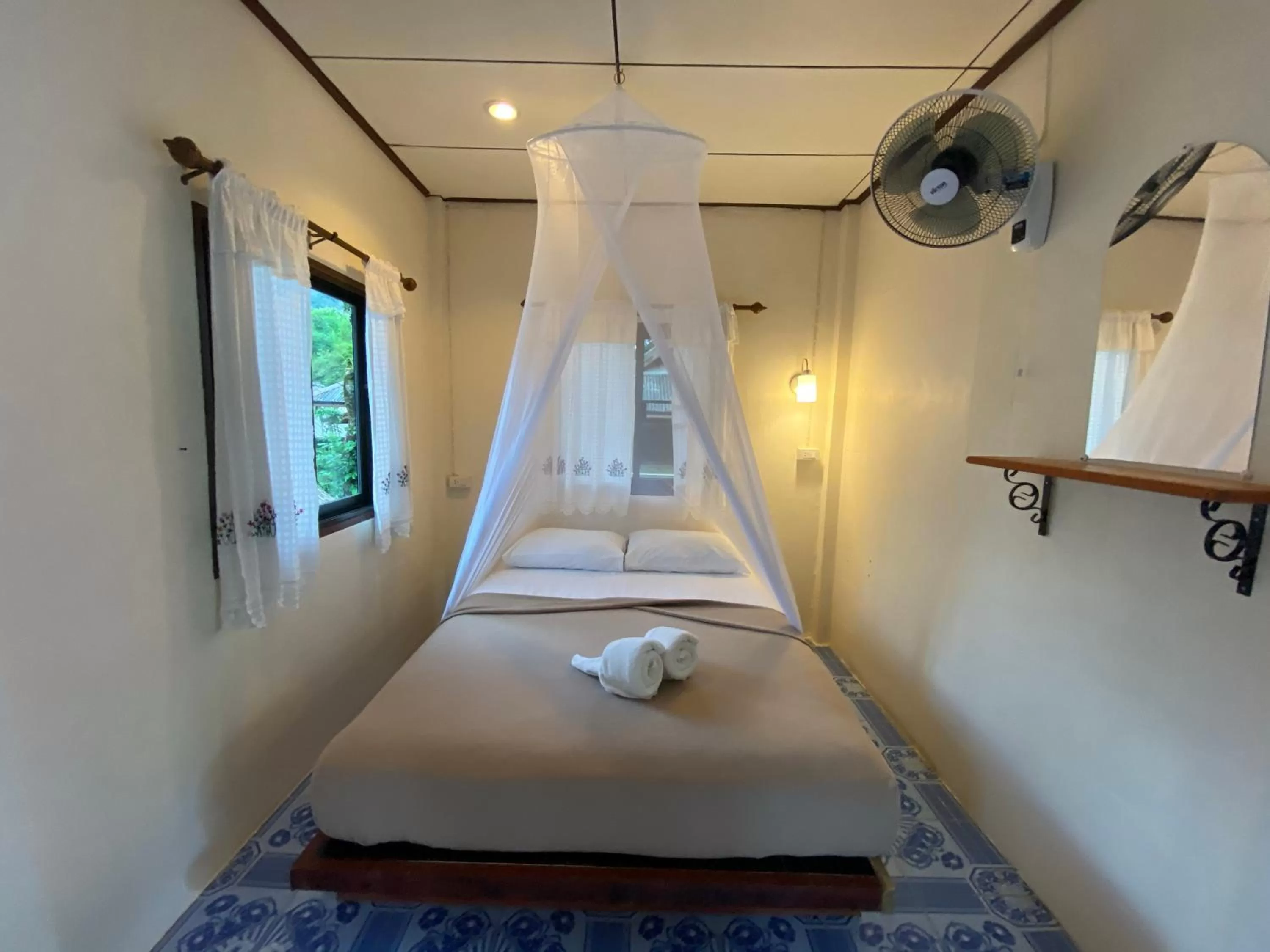 Photo of the whole room, Bed in Khao Sok Jungle Huts Resort