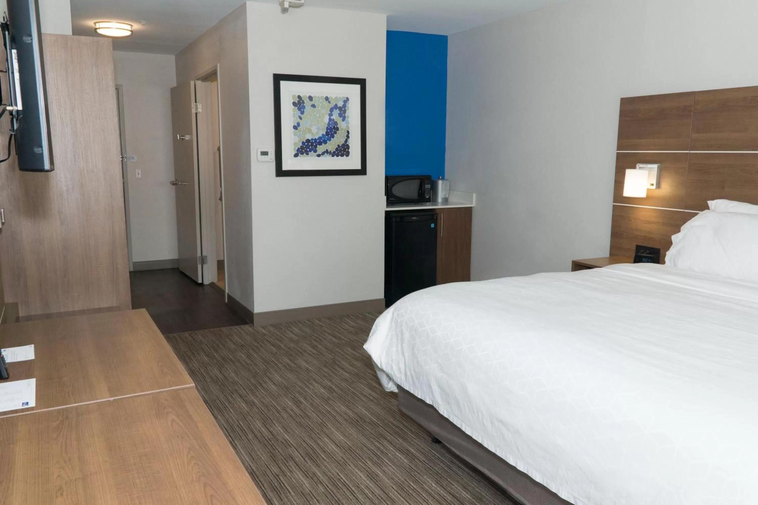 Bed in Holiday Inn Express Hotel & Suites Madison by IHG