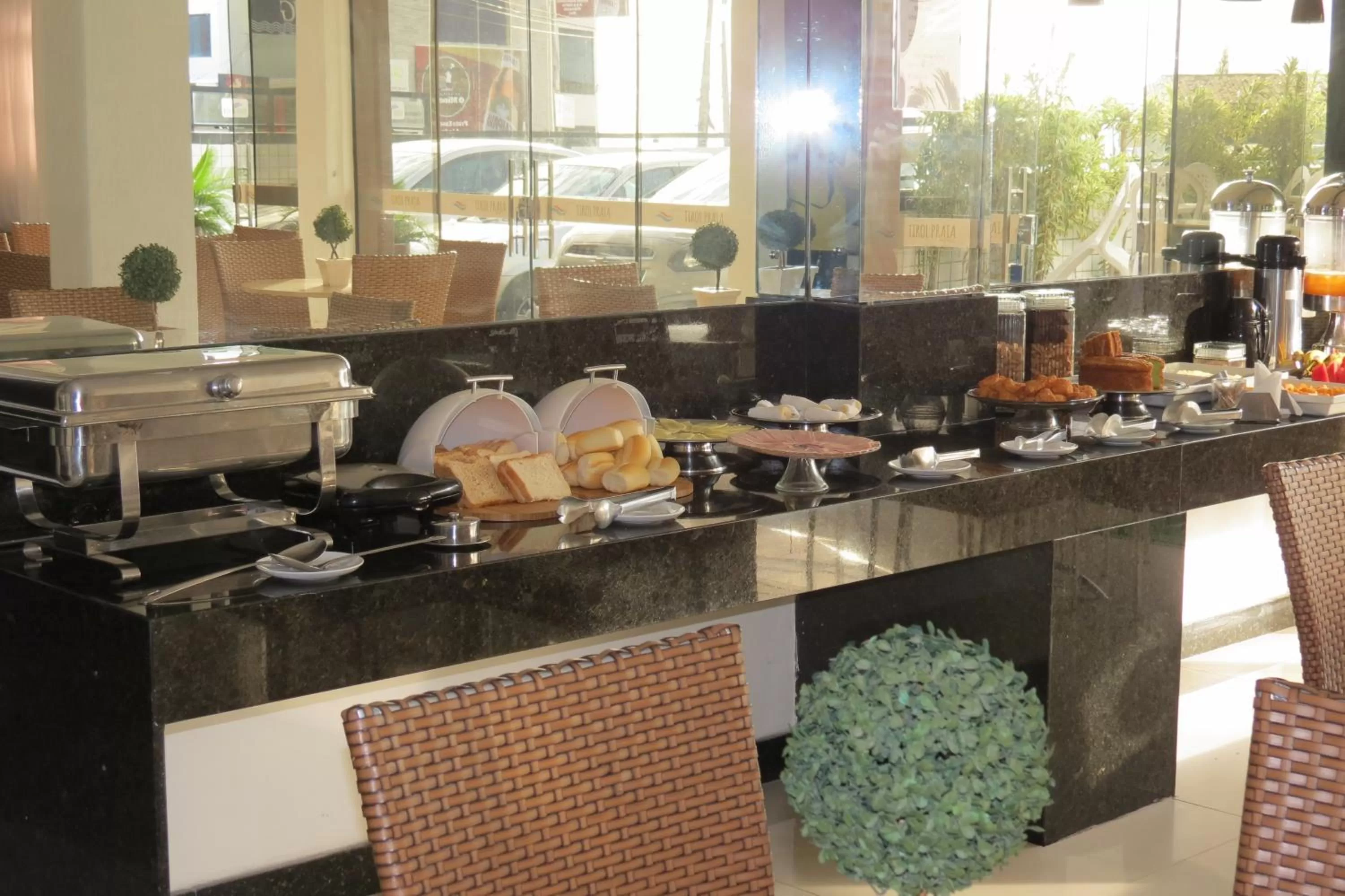 Buffet breakfast in Tirol Praia Hotel