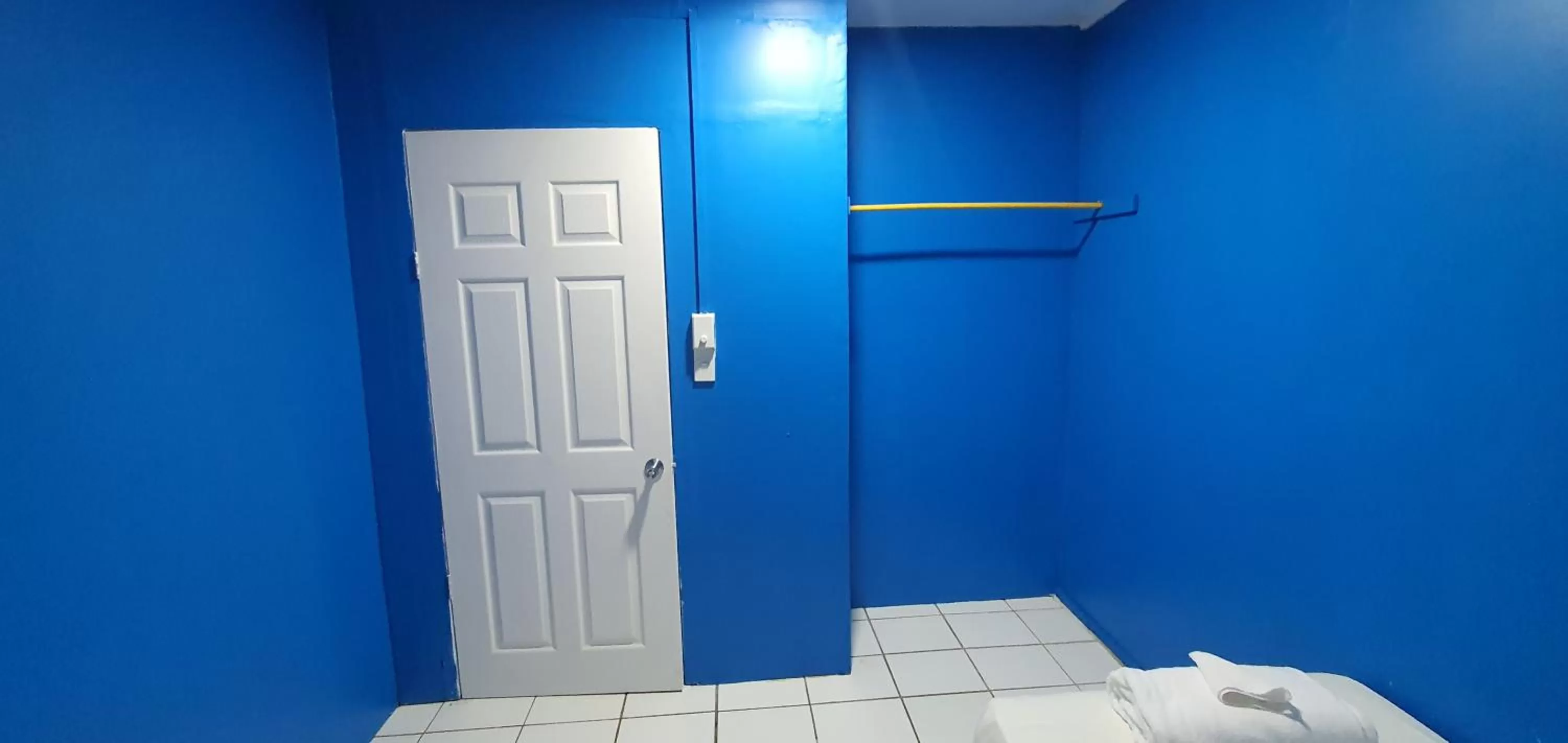 Bedroom, Bathroom in Lynn's Getaway Hotel