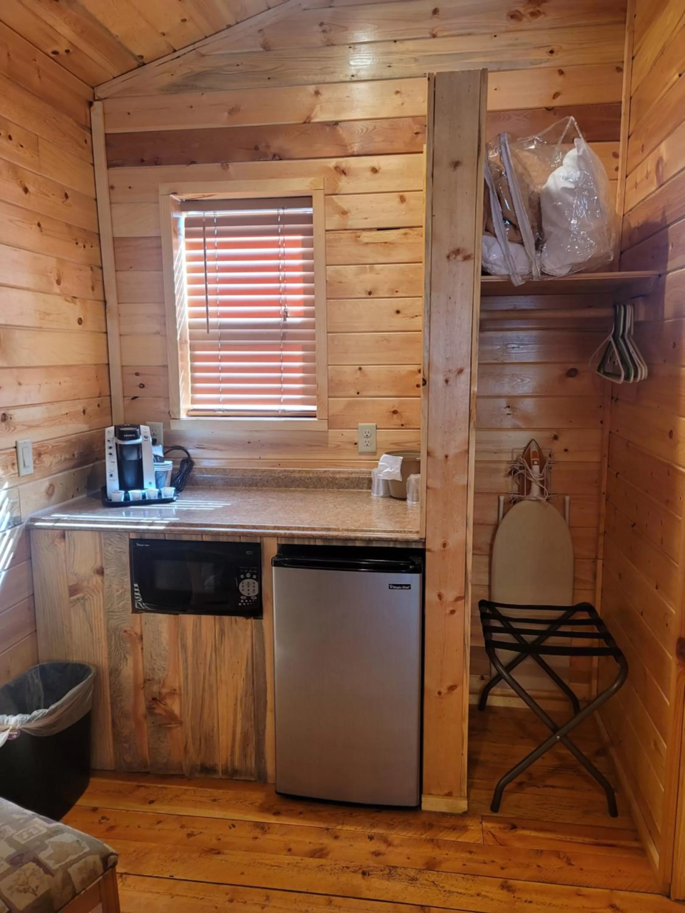 Coffee/tea facilities in Riverfront Motel & Cabins