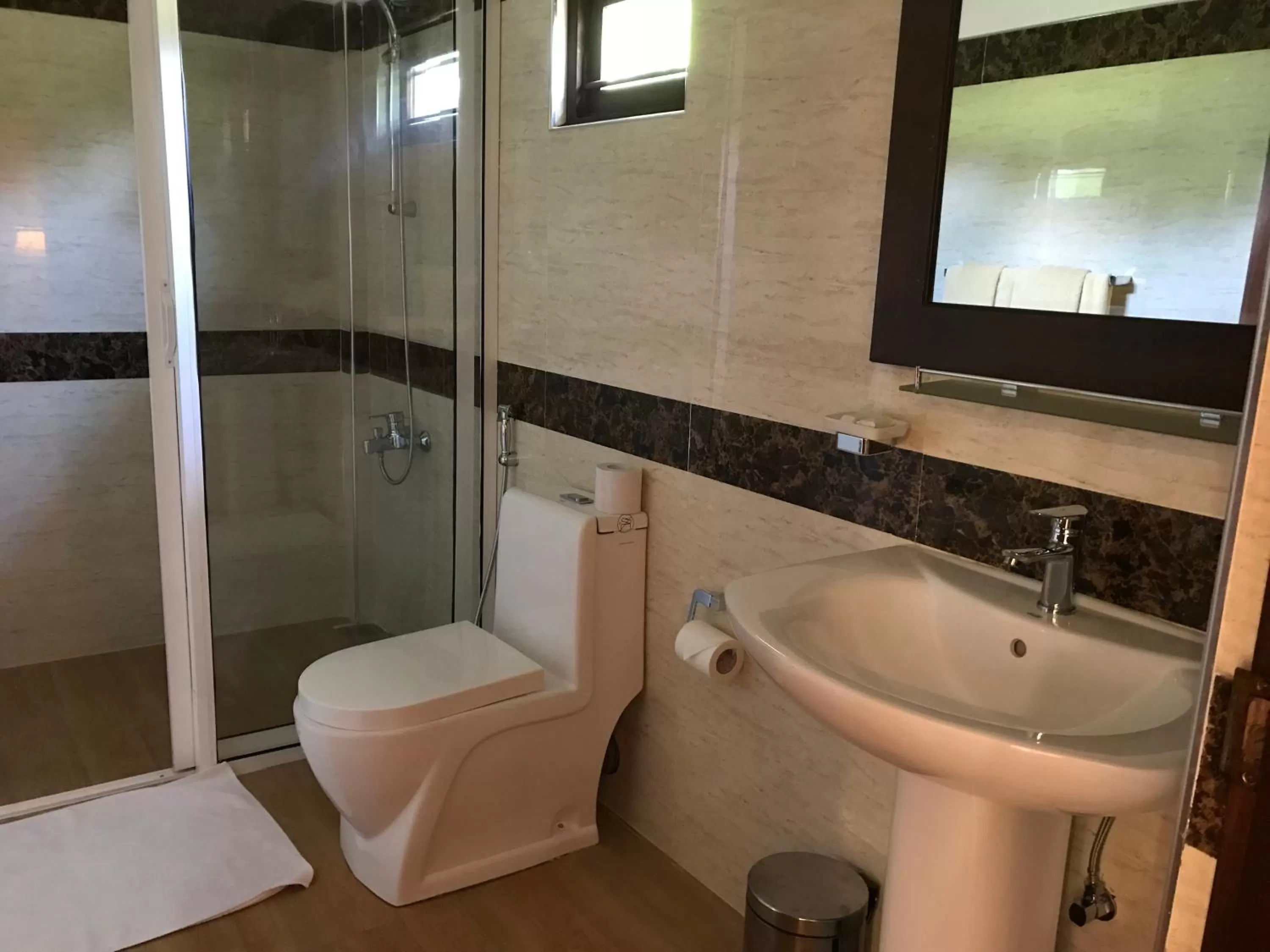 Bathroom in Hotel 4 U Saliya Garden