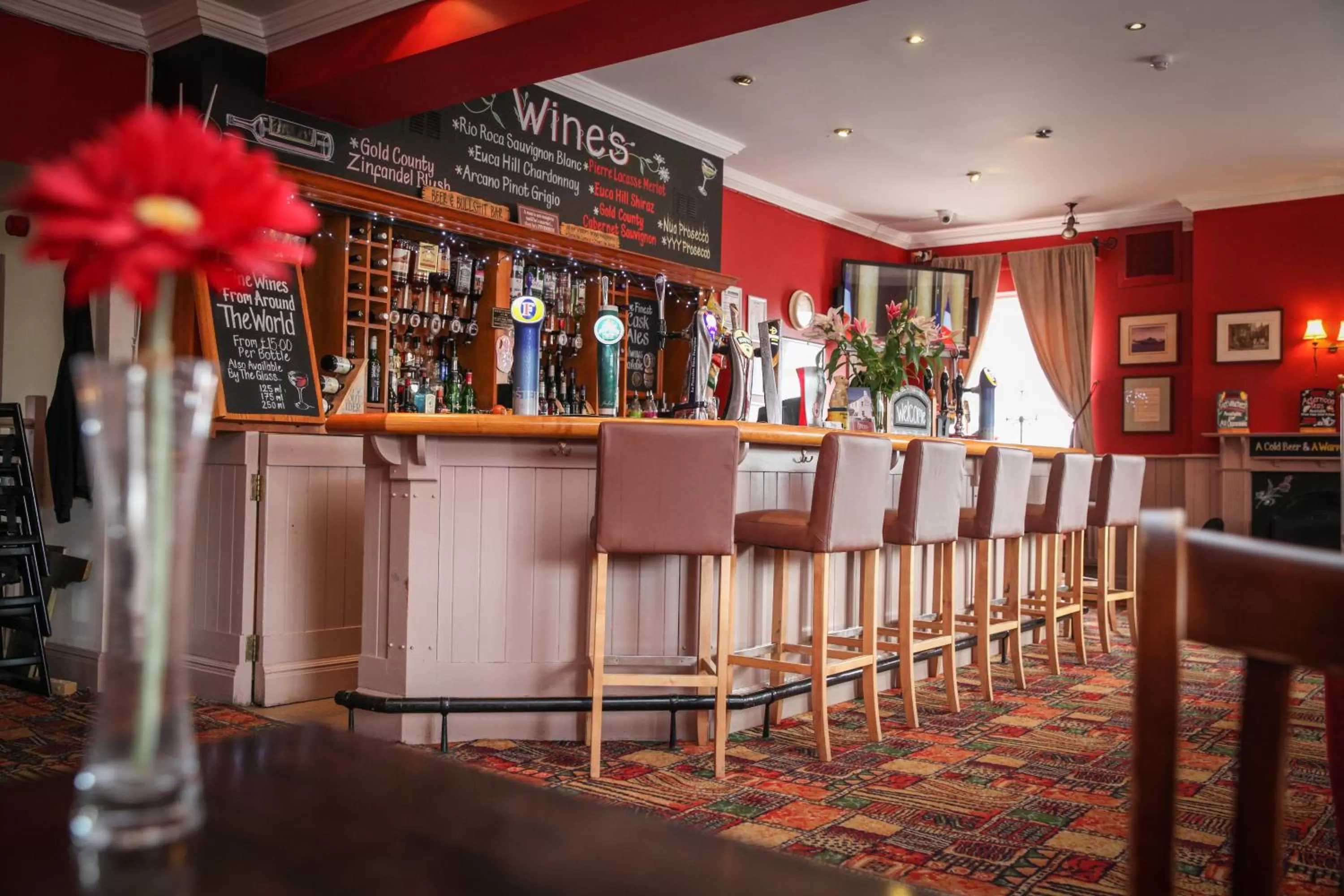 Lounge or bar in The White House Inn - Whitby
